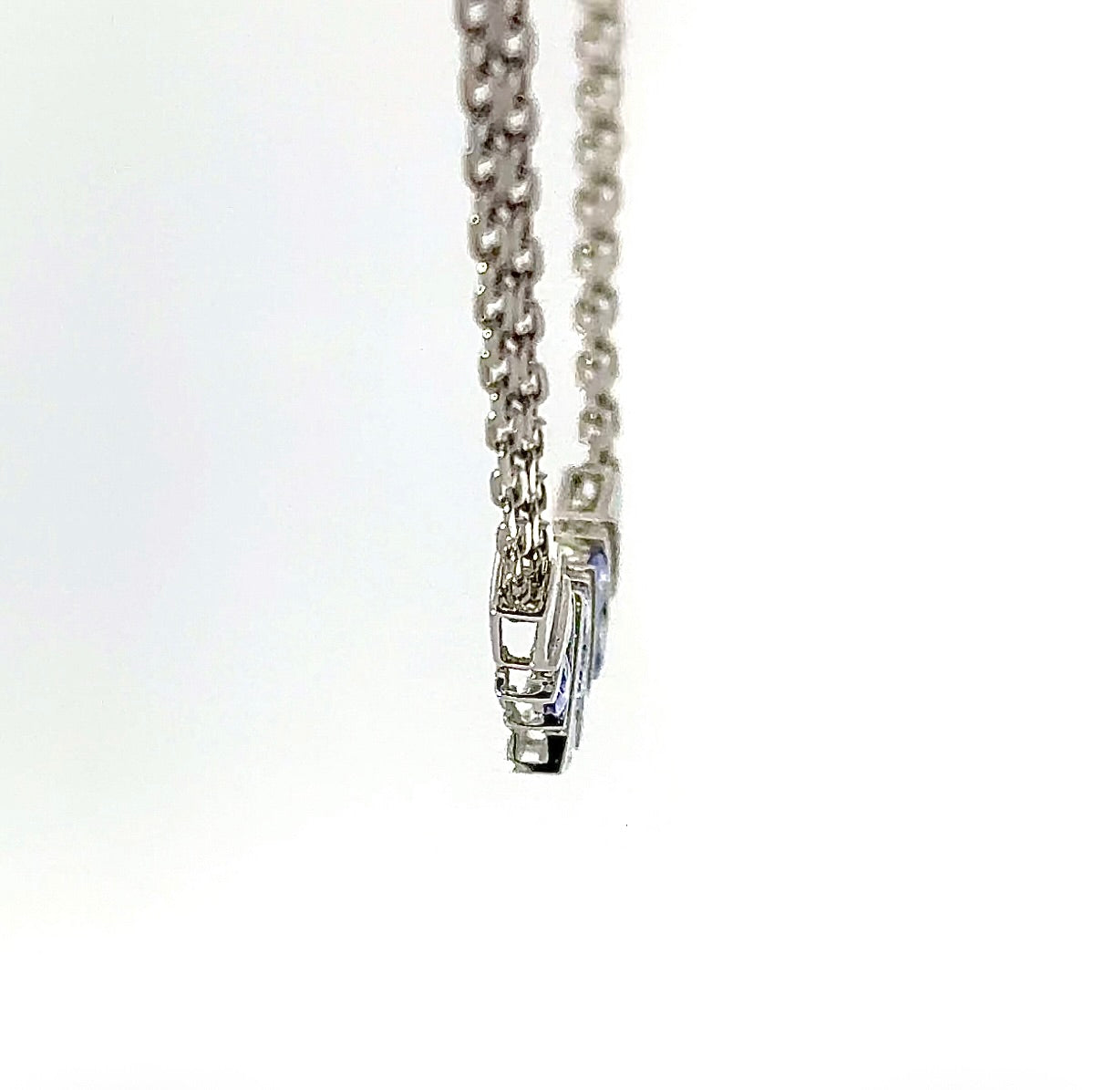 Elegantes Collier in 14 Karat Weißgold mit feinen Tansaniten & Brillanten