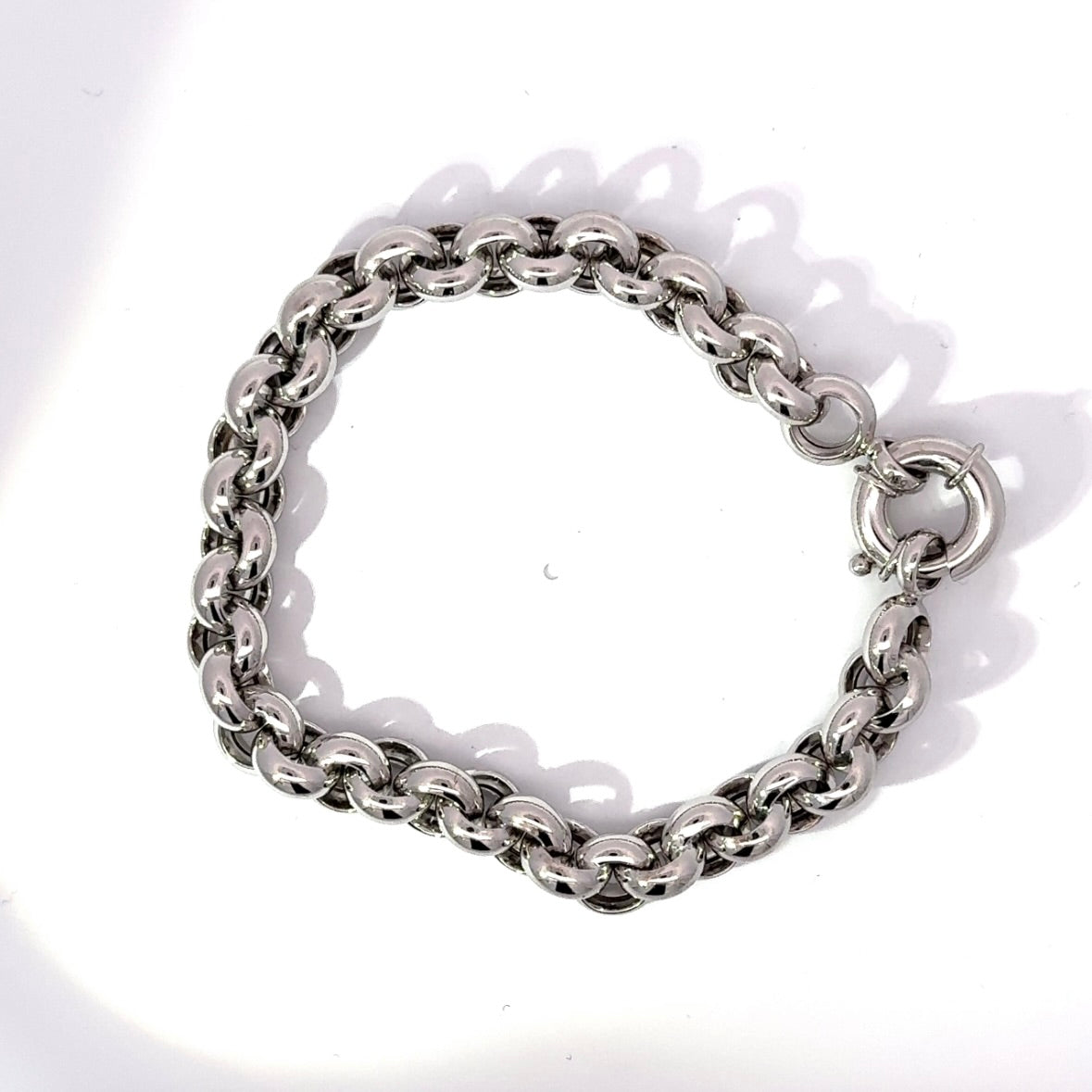 Modern curb chain bracelet in 14 karat white gold with large spring ring clasp