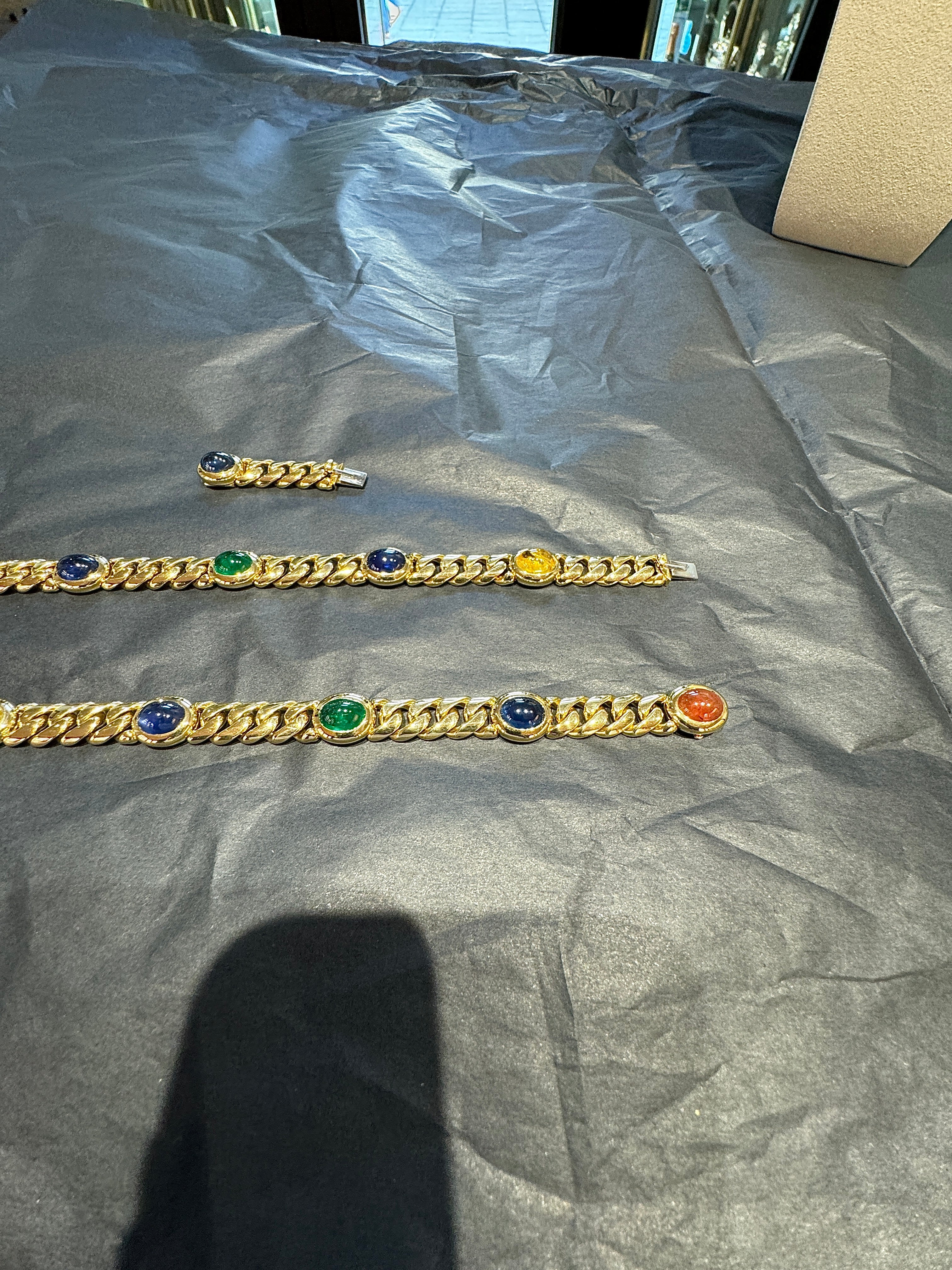 Einmaliges Collier / Armband in 18 Karat Gelbgold mit Saphiren & Smaragden