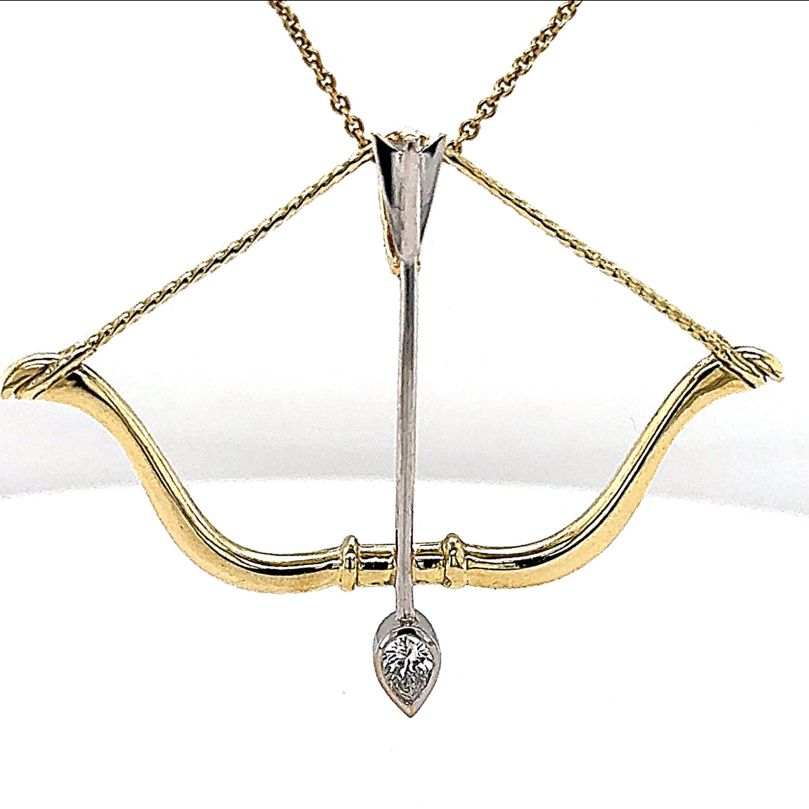 Amore Pfeil und Bogen in 14 Karat Gelbgold mit hochfeinen Brillant-Tropfen