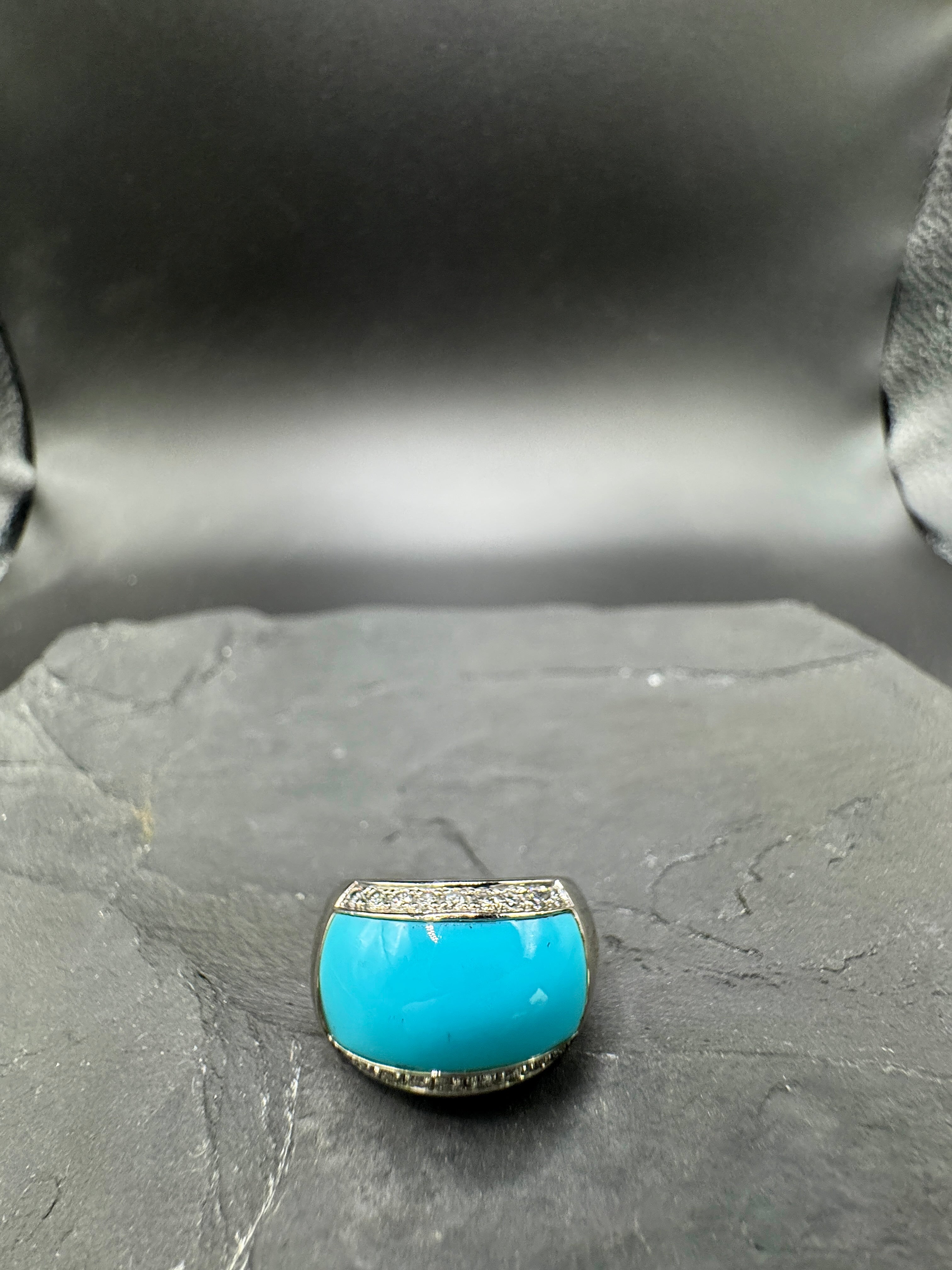 Hochwertiger Ring in 18 Karat Weißgold mit feinem Türkis & Brillanten