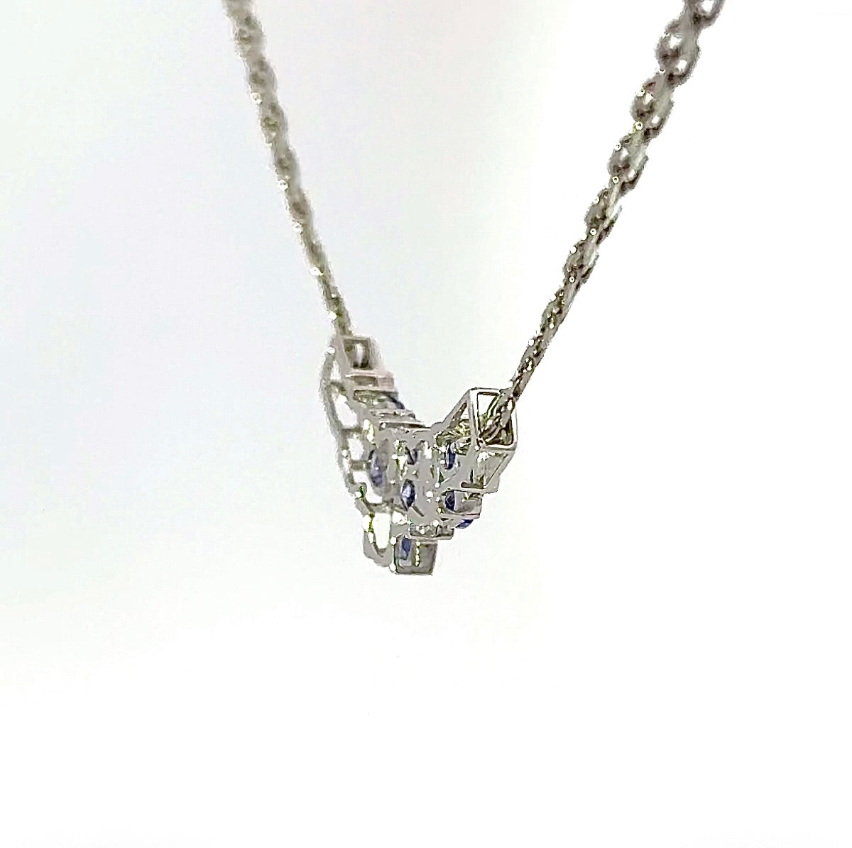 Elegantes Collier in 14 Karat Weißgold mit feinen Tansaniten & Brillanten