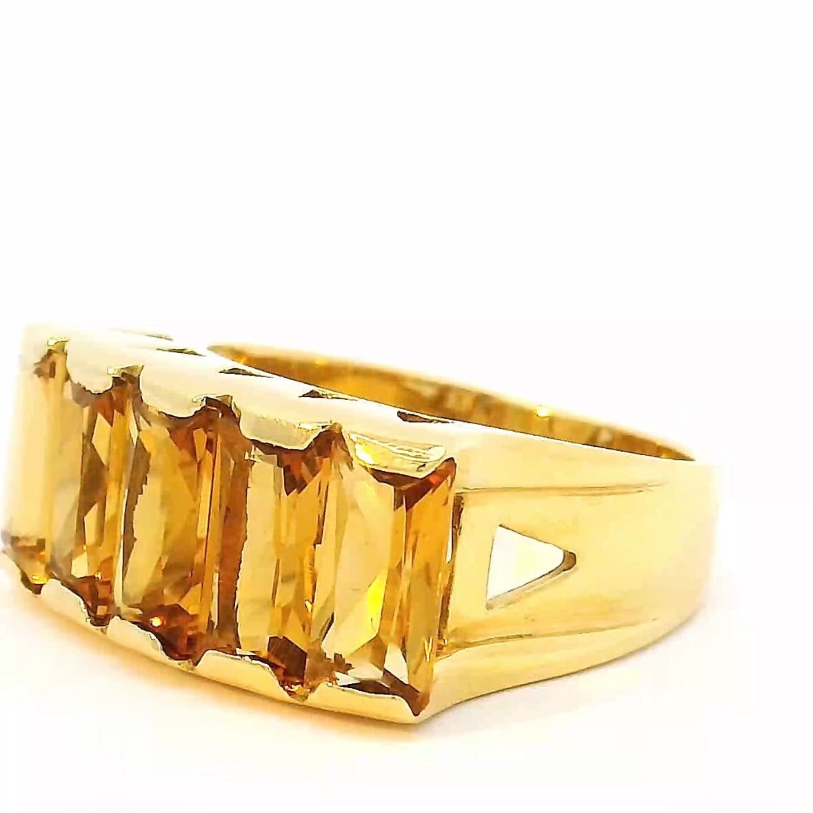 Leuchtender Ring in 18 Karat Gelbgold mit feinen Citrinen