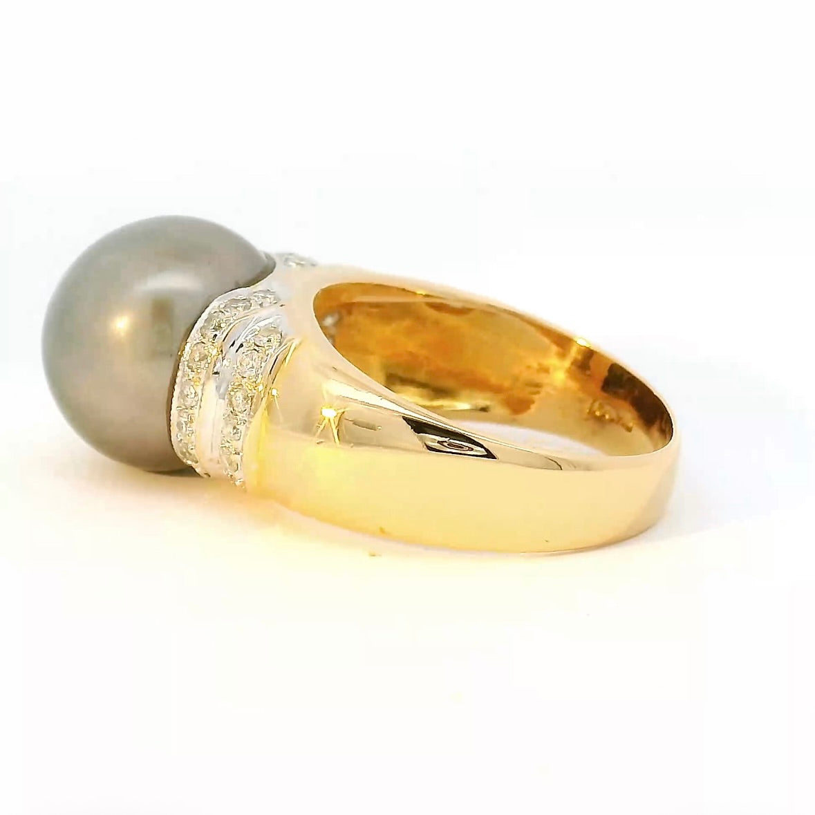 Eleganter Vintage Ring in 18 Karat Gold mit Tahitiperle & Brillanten