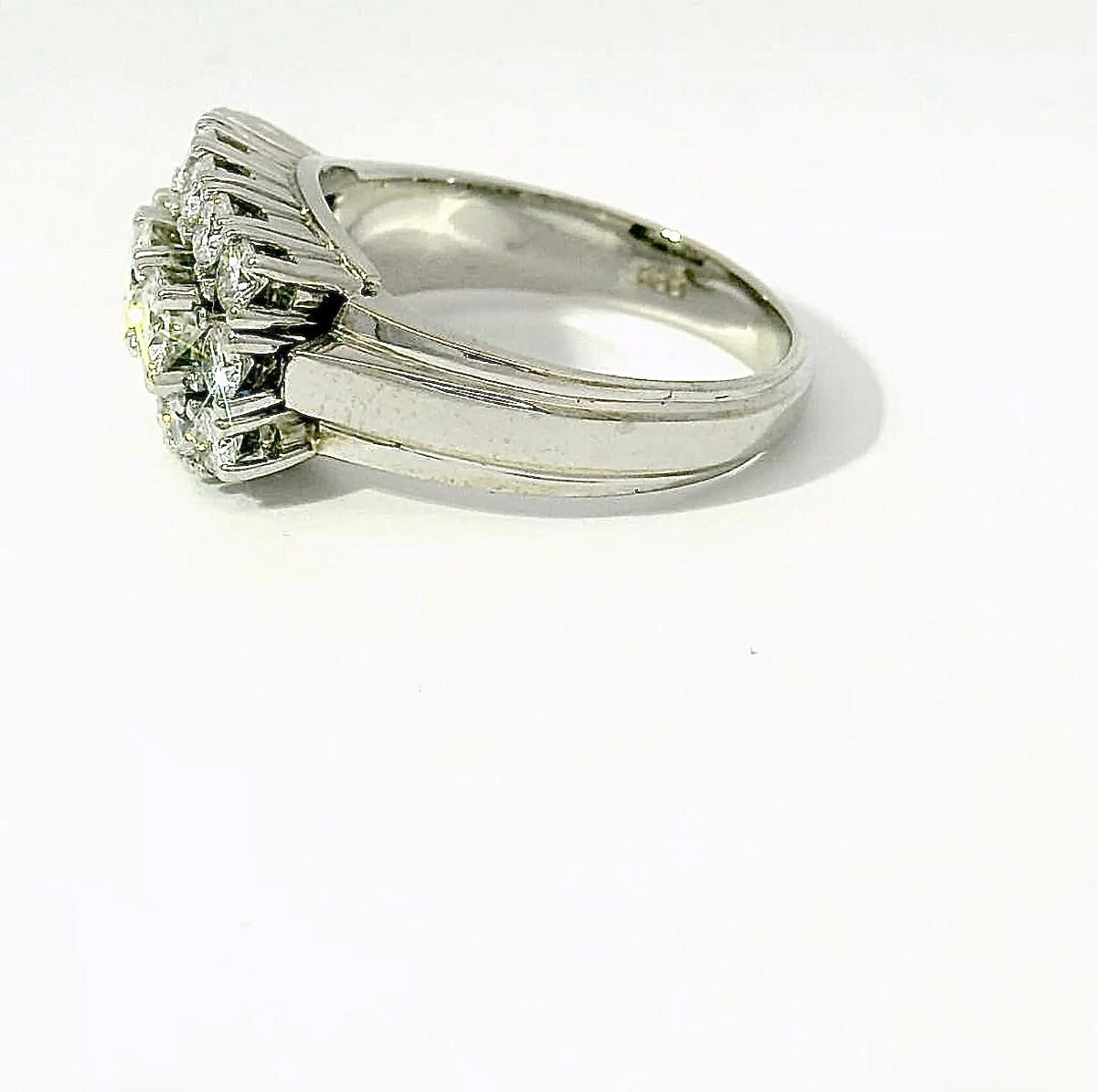 Vintage-Cocktailring in 14 Karat Weißgold mit 1,47 ct hochfeinen Brillanten