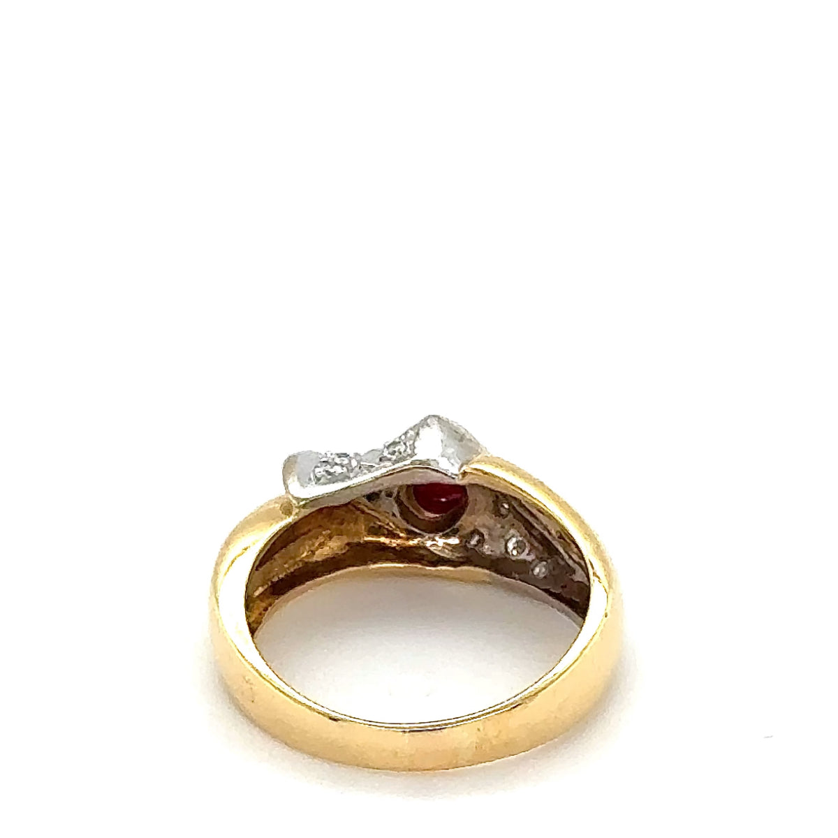 Handgefertigter Bicolor Ring in 18 Karat Gold mit Rubin und Brillanten