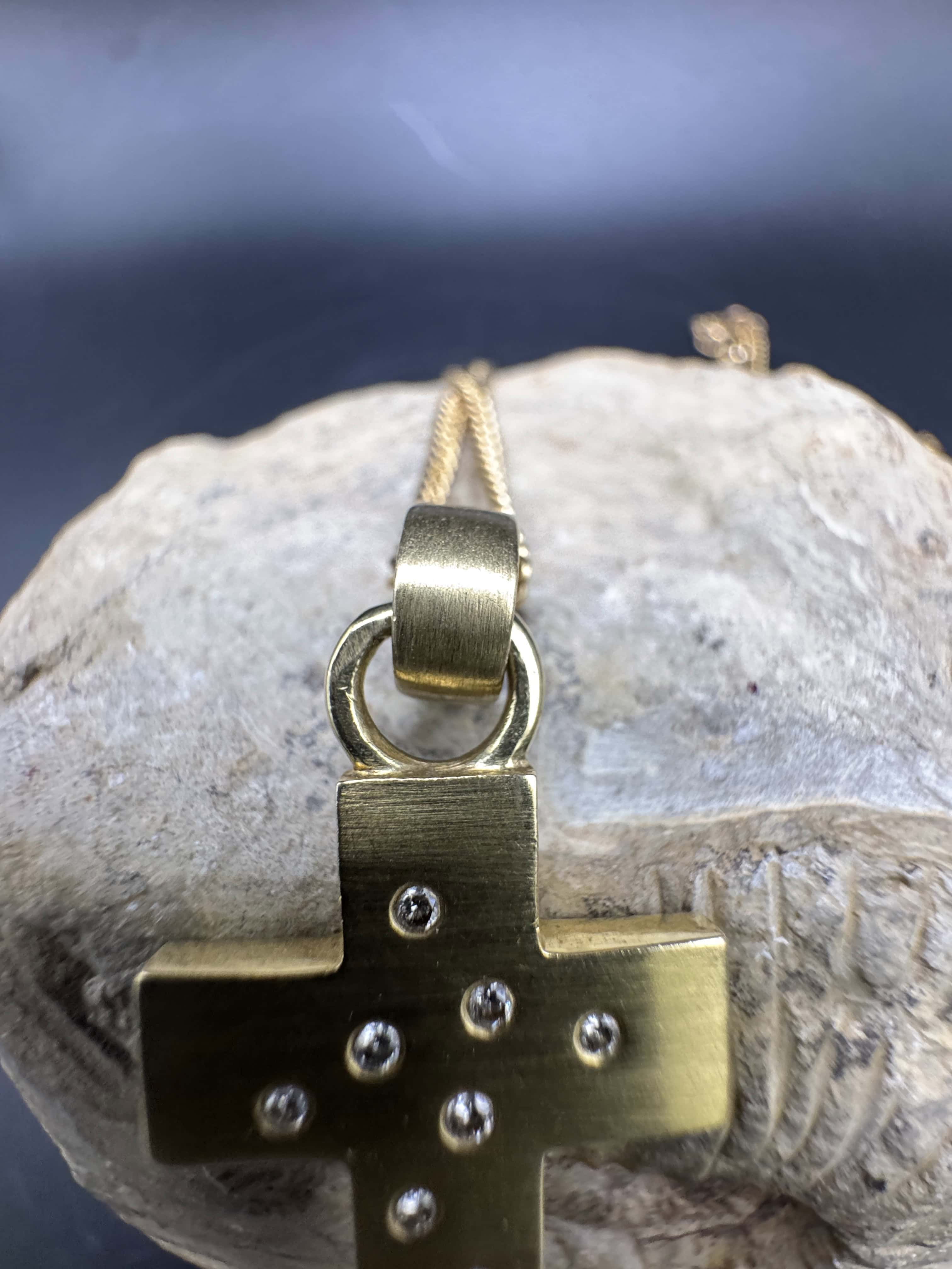 Cross pendant