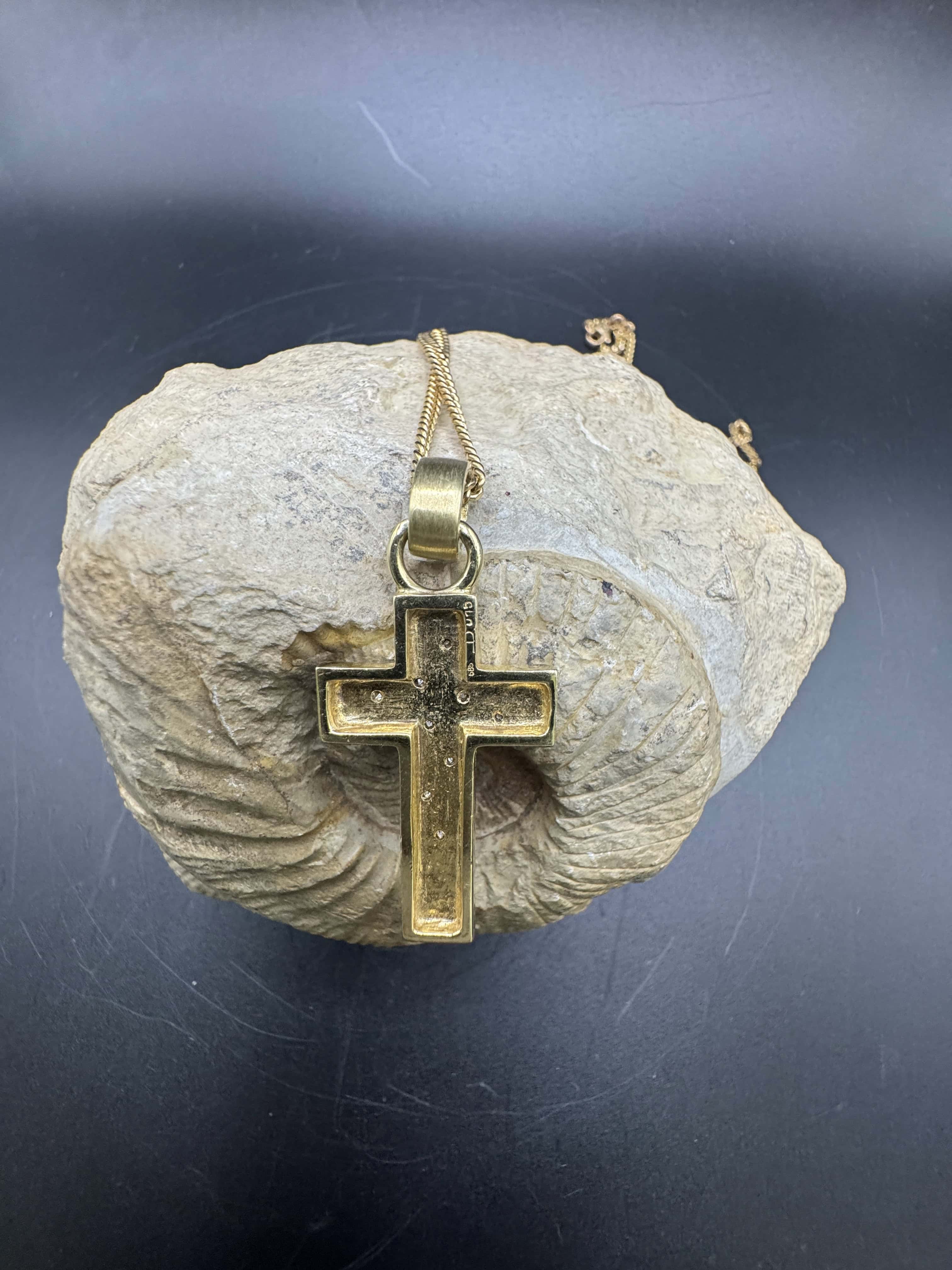 Cross pendant