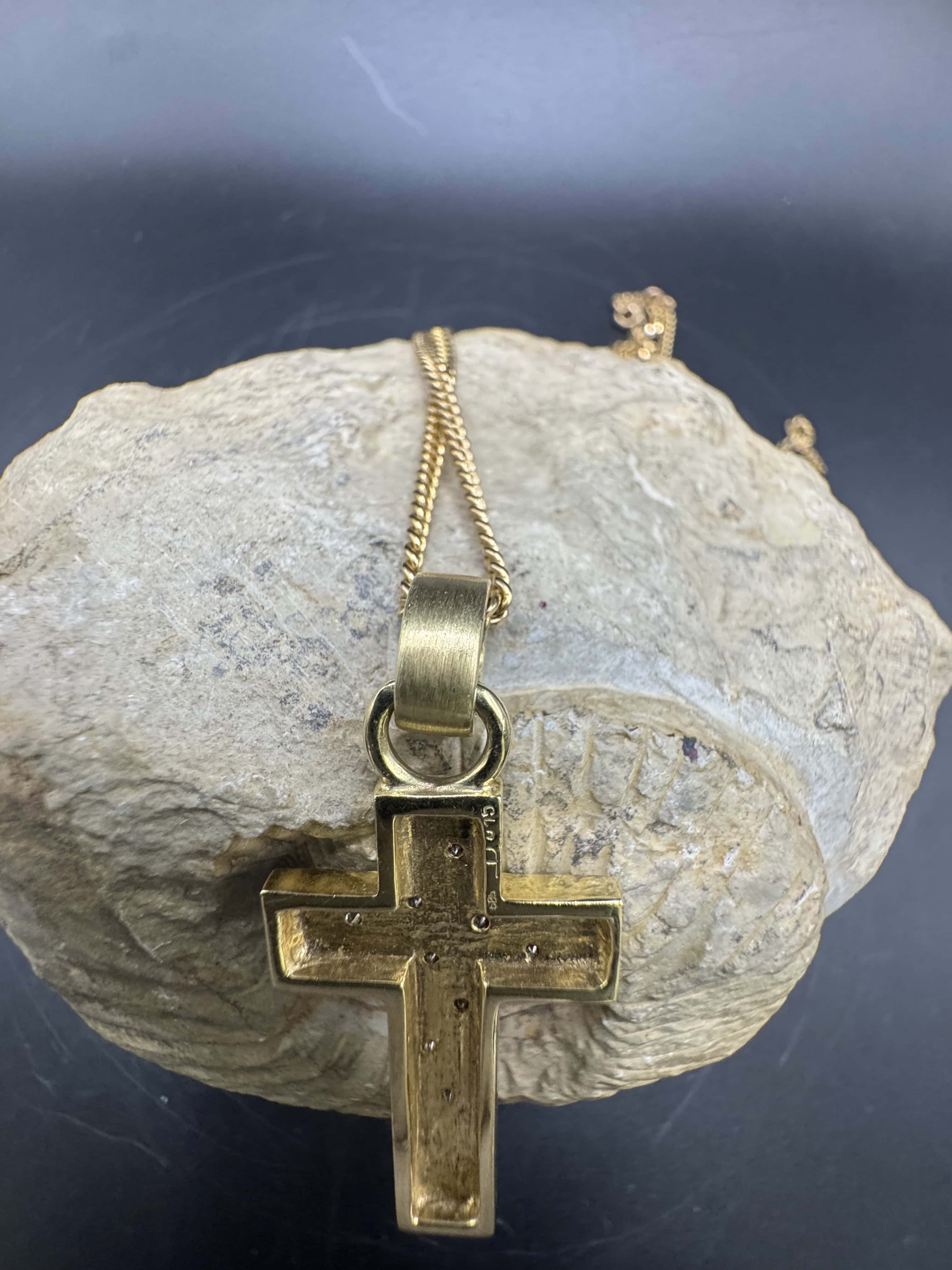 Cross pendant