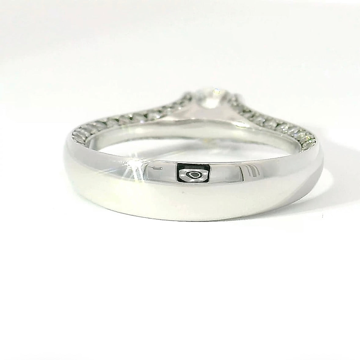 Edler Ring in 18 Karat Weißgold mit feinen Brillanten von Schaffrath