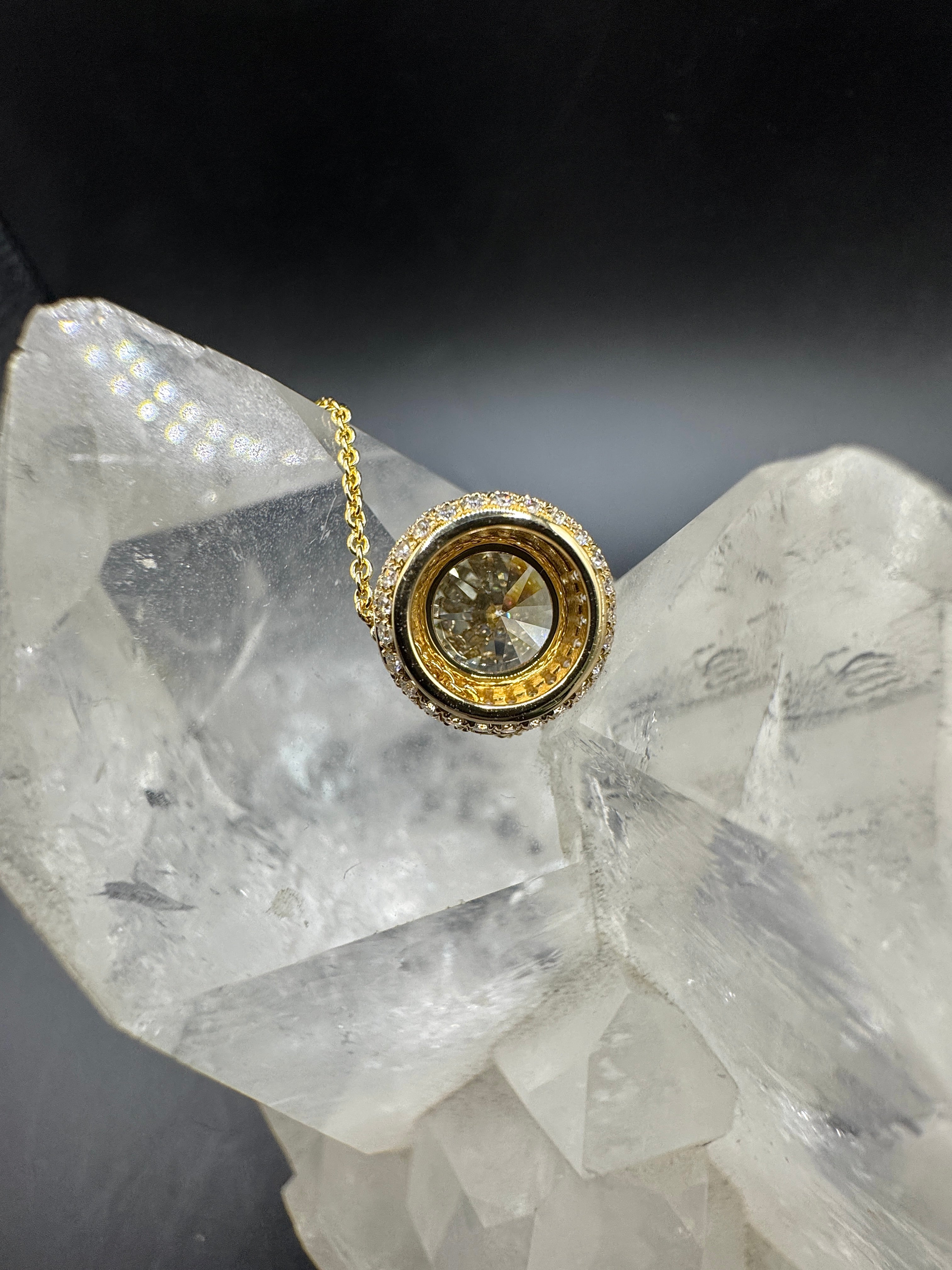 Solitaire pendant gold
