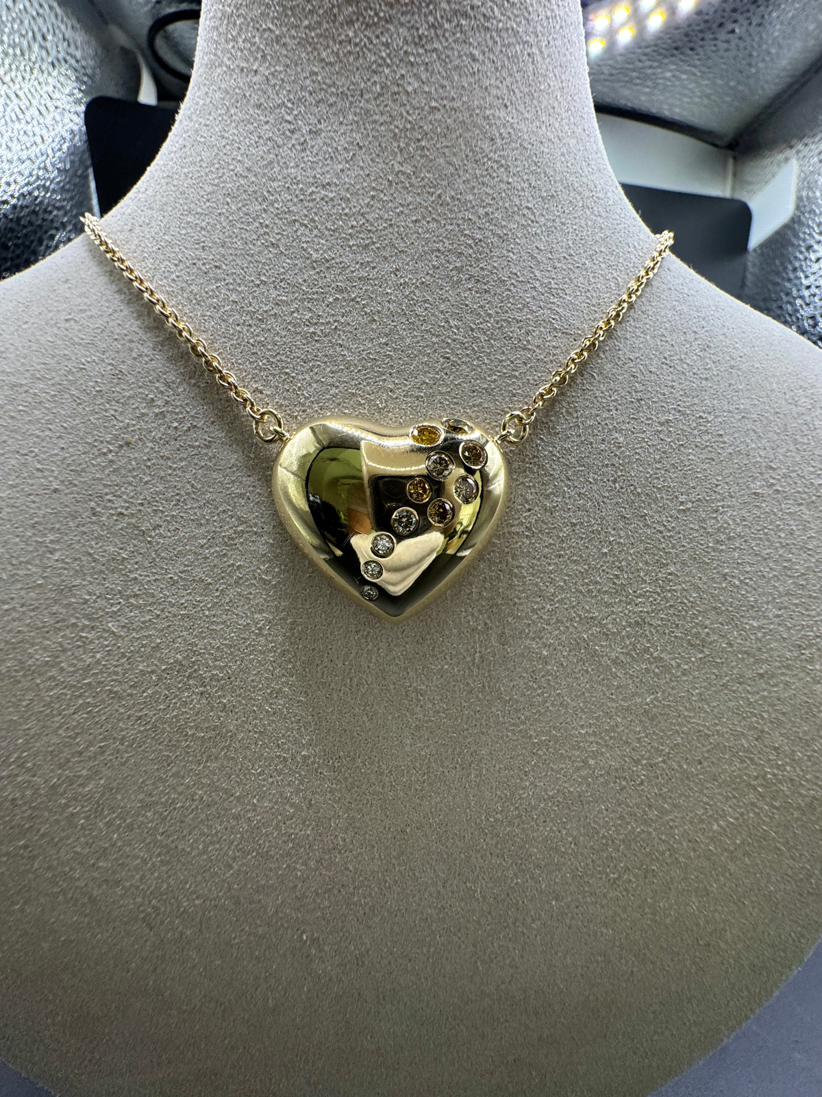 Hartenketting in 18 karaat geelgoud met natuurlijk gekleurde diamanten, met ketting in 14 karaat