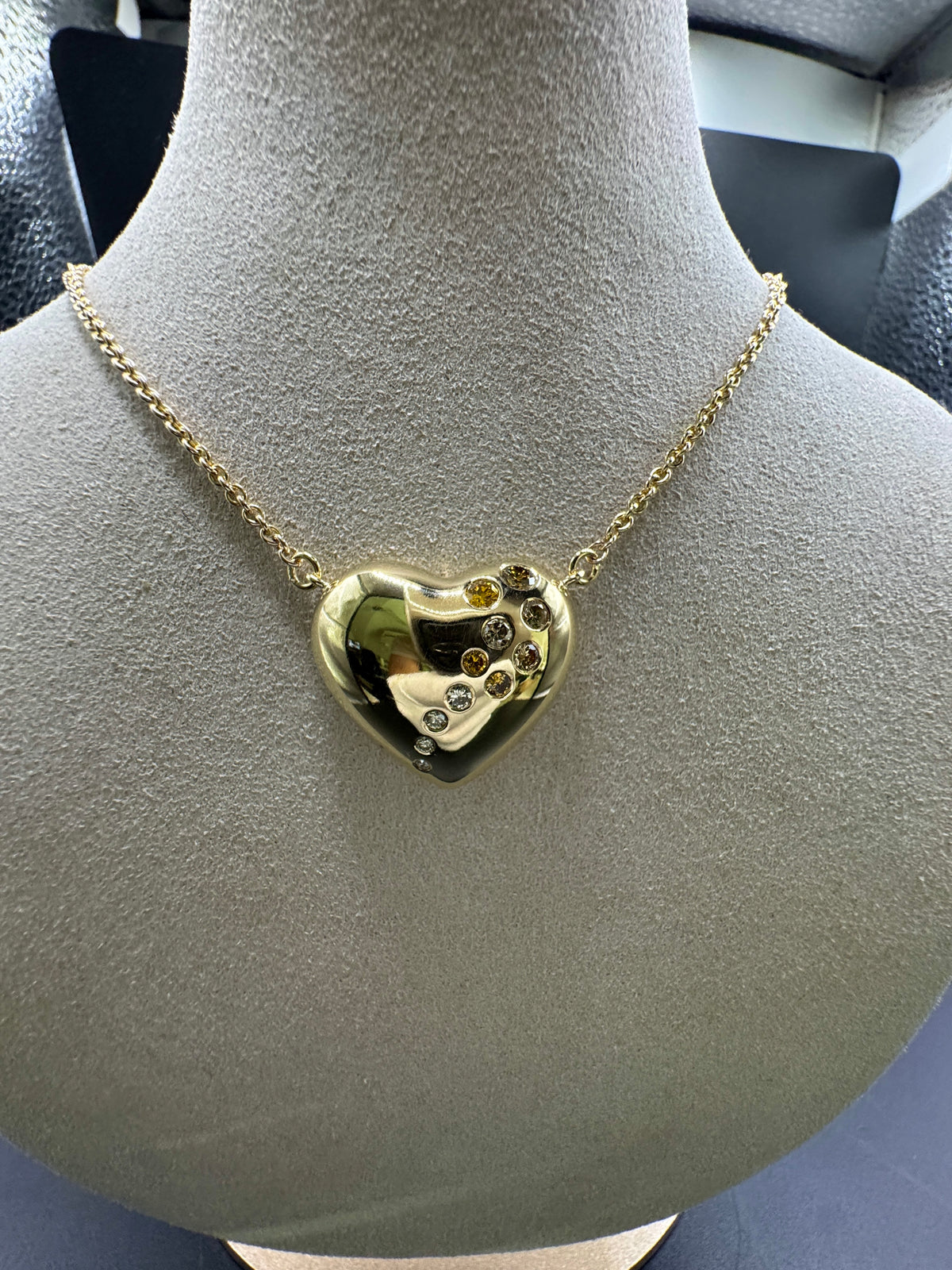 Hartenketting in 18 karaat geelgoud met natuurlijk gekleurde diamanten, met ketting in 14 karaat