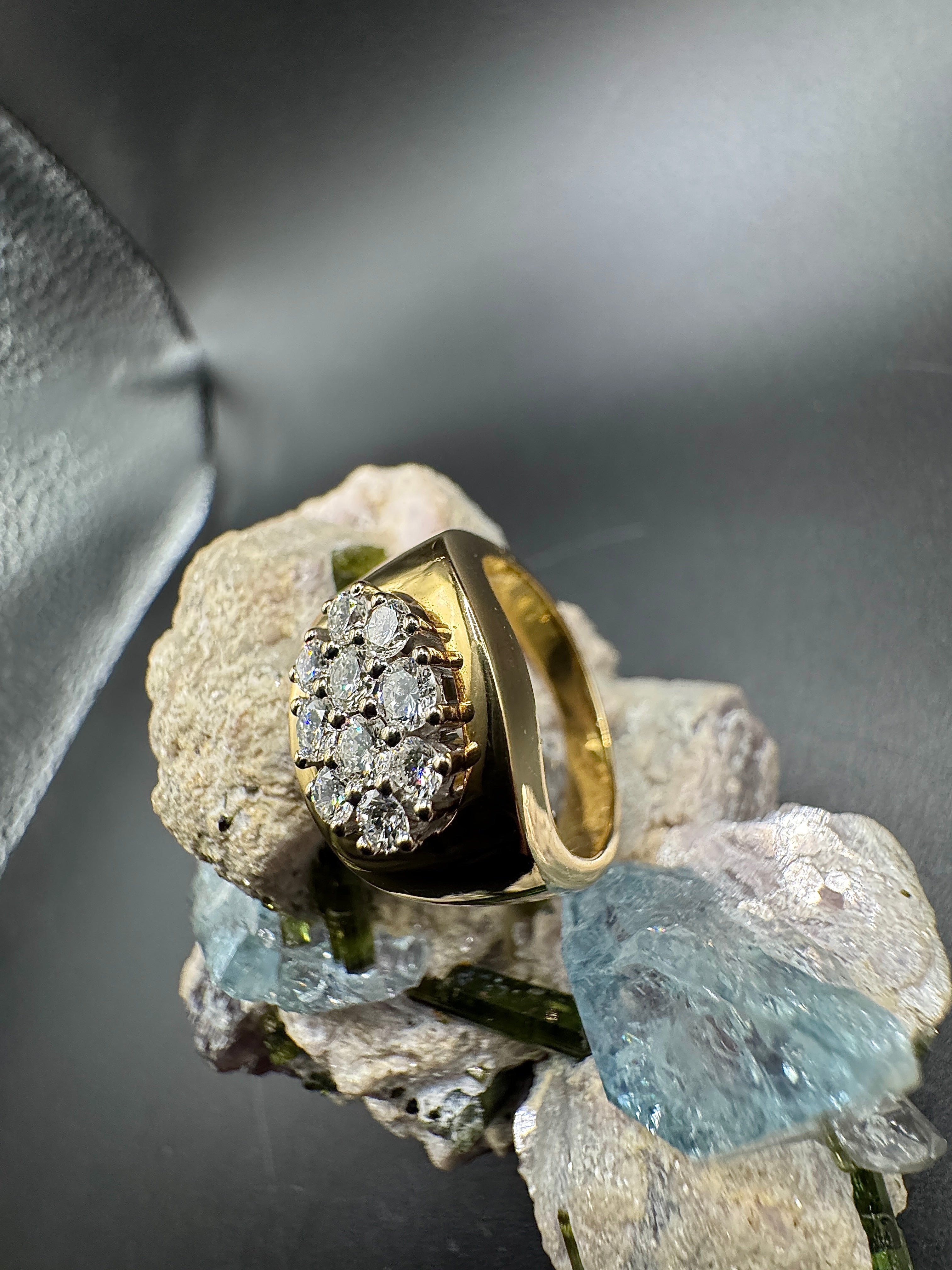 Edele ring in 18 karaat geel- en witgoud met prachtige diamanten - handgemaakt