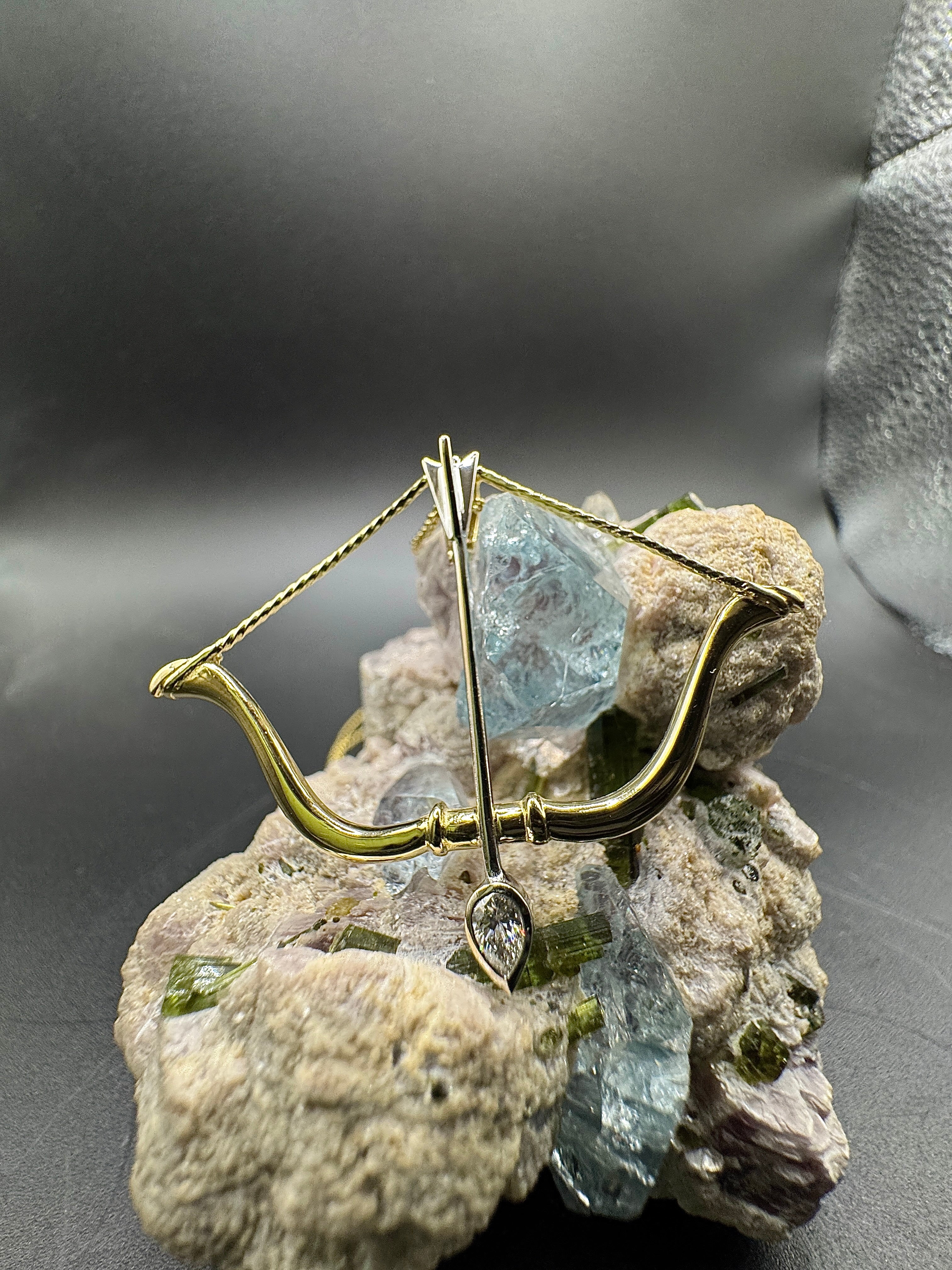 Cupid's bow and arrow in 14 karat yellow gold with exquisite brilliant-cut diamond drops