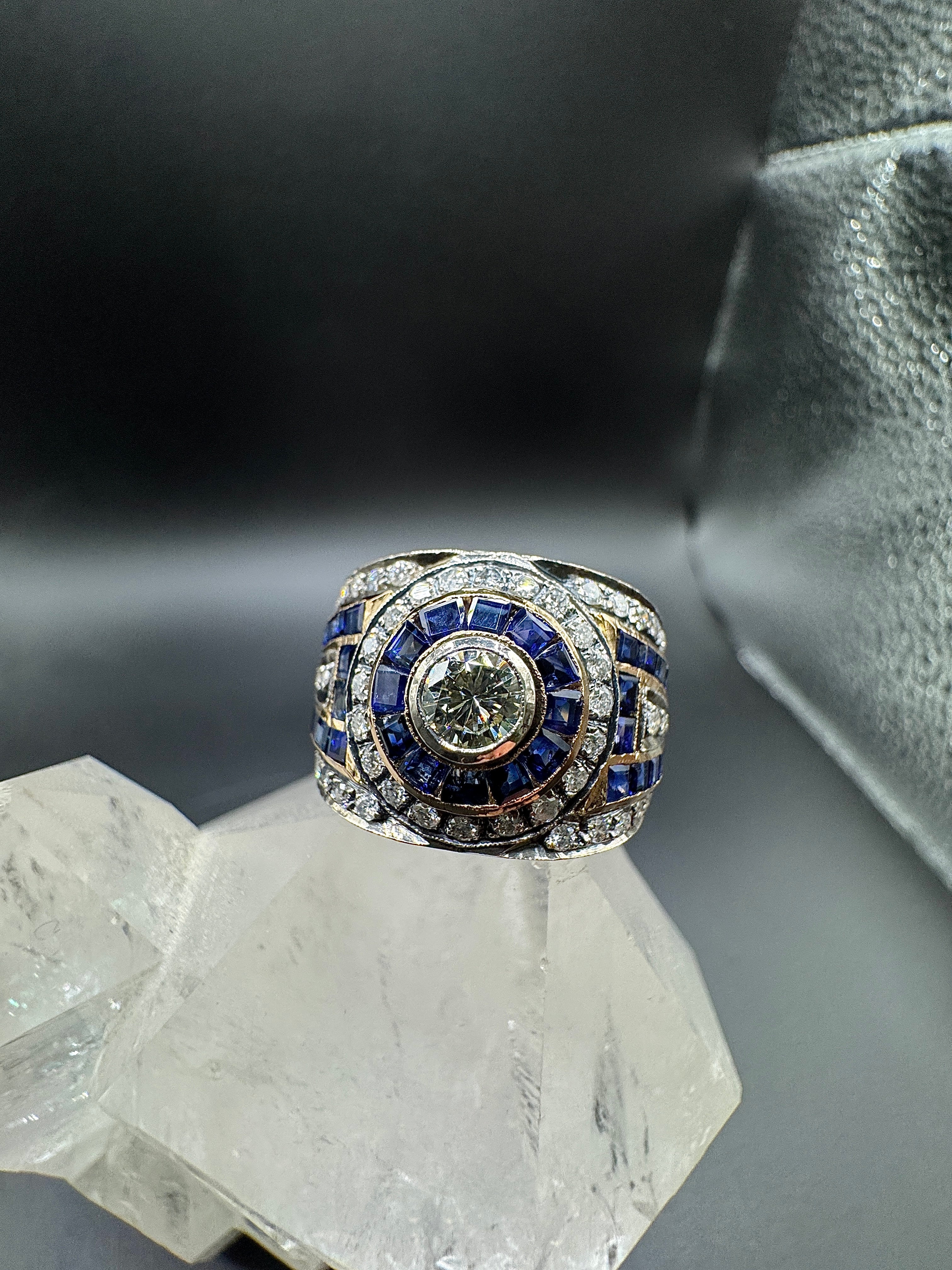 Exciting cocktail ring in 18K yellow and white gold with sapphires & brilliant-cut diamonds