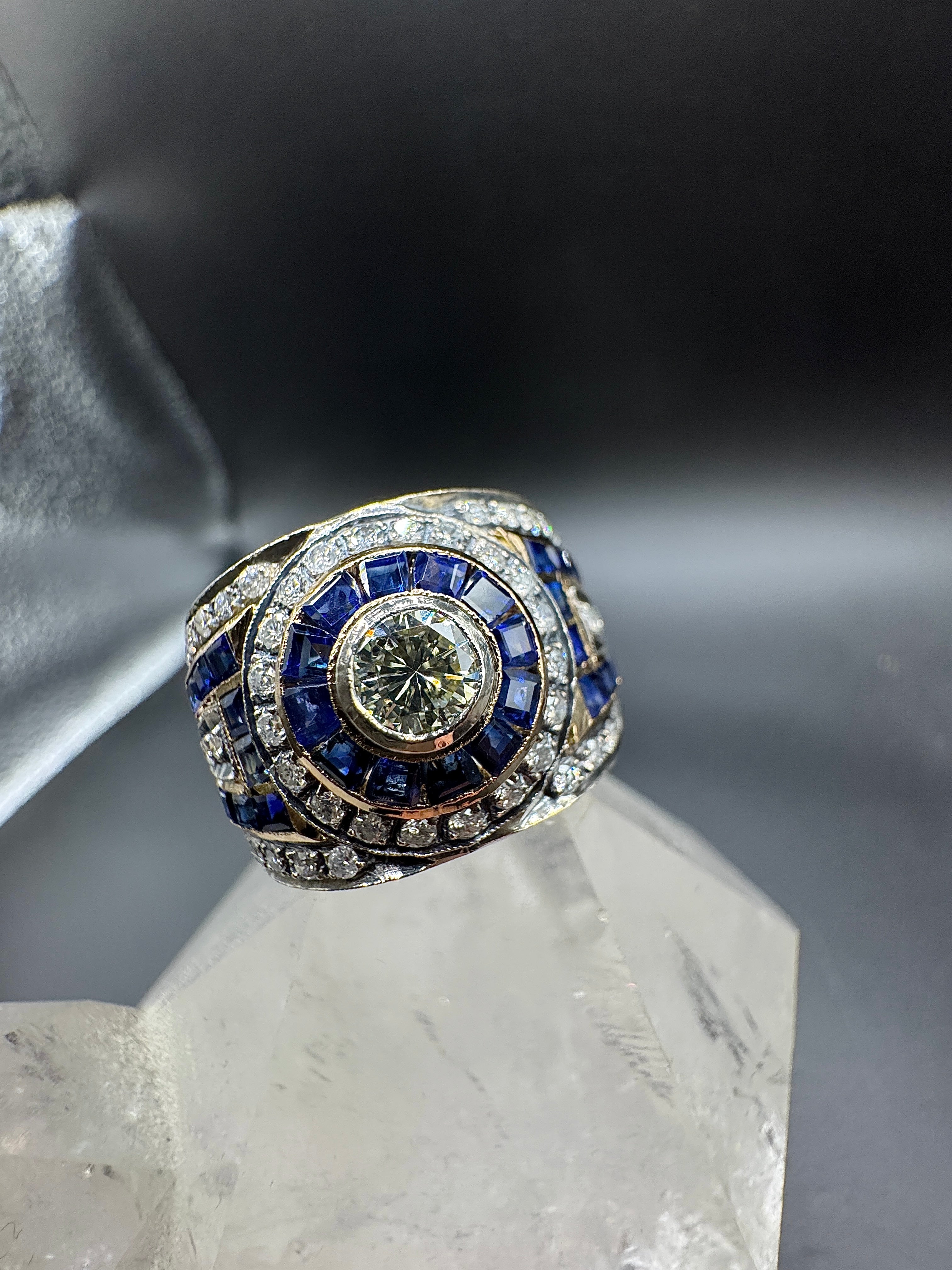 Exciting cocktail ring in 18K yellow and white gold with sapphires & brilliant-cut diamonds