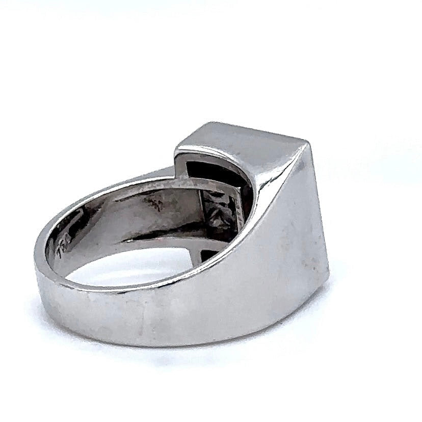 Hoekige witgouden ring van 18 karaat met zeer fijne briljant geslepen diamanten TW/VS