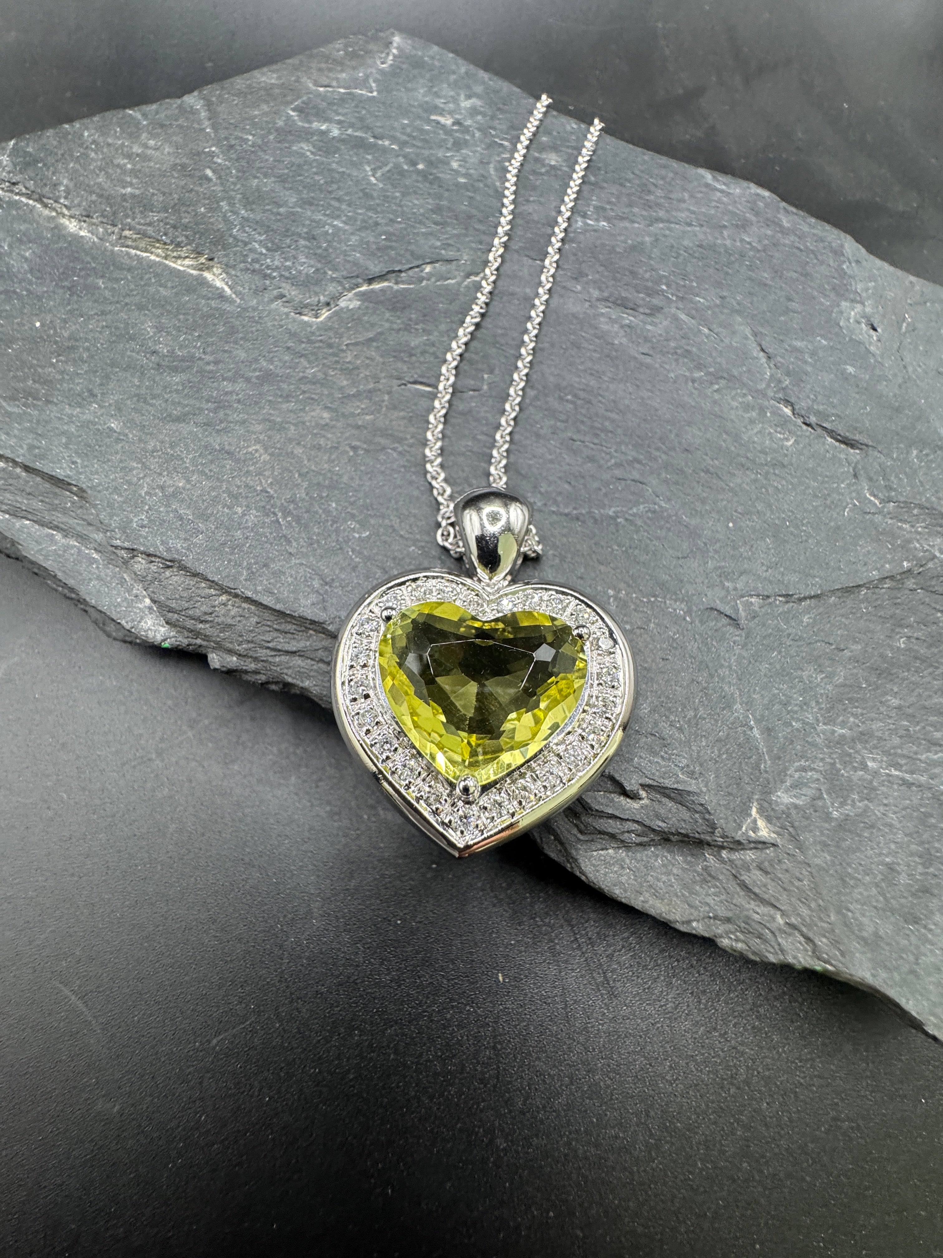 Exclusieve harthanger van 18 karaat met citroenkwarts en diamanten - van Juwelier Hörl