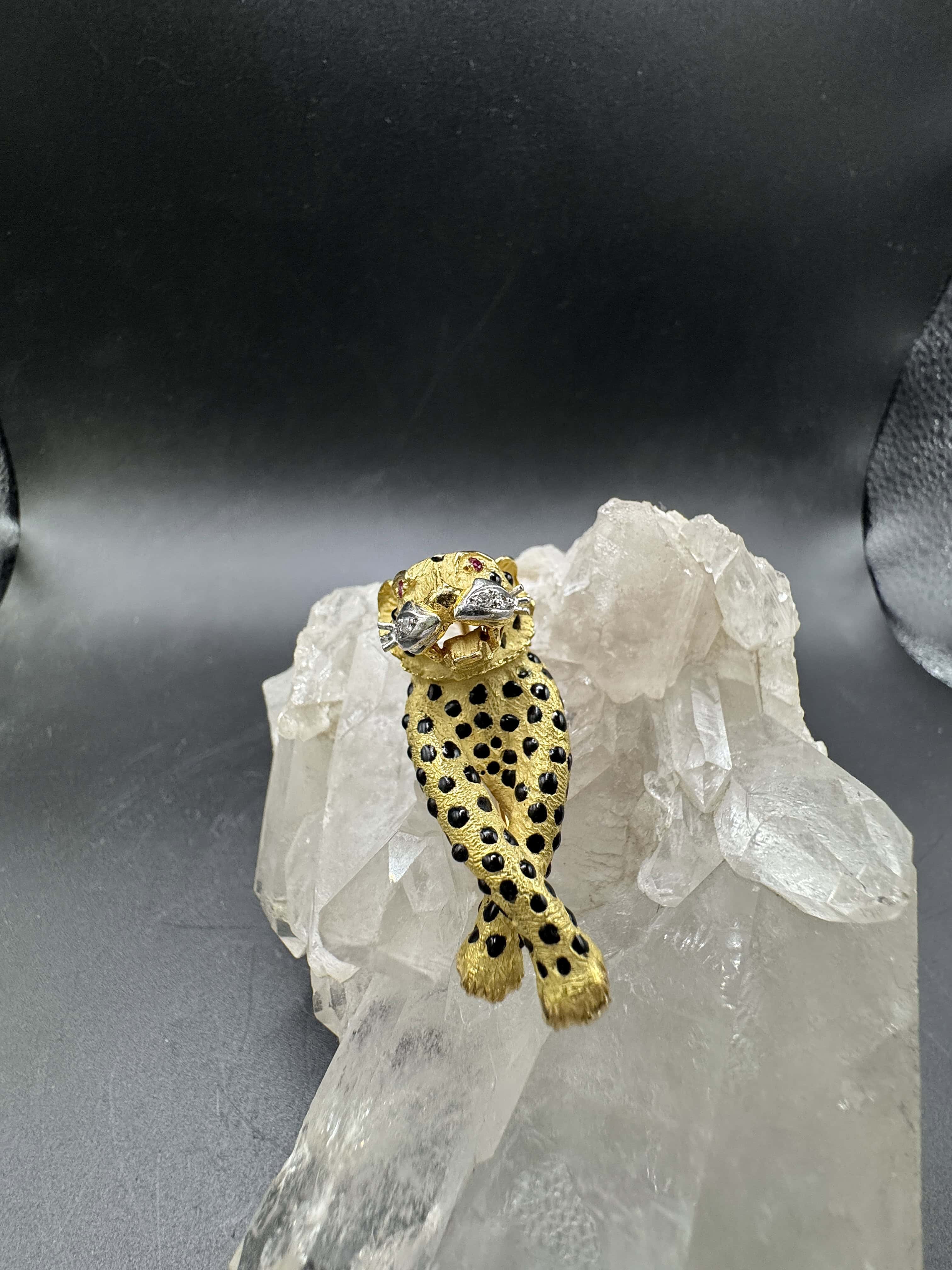 Verspielter Panther-/Leopard-Anhänger in 18 Karat Gold mit Brillanten & Rubinen