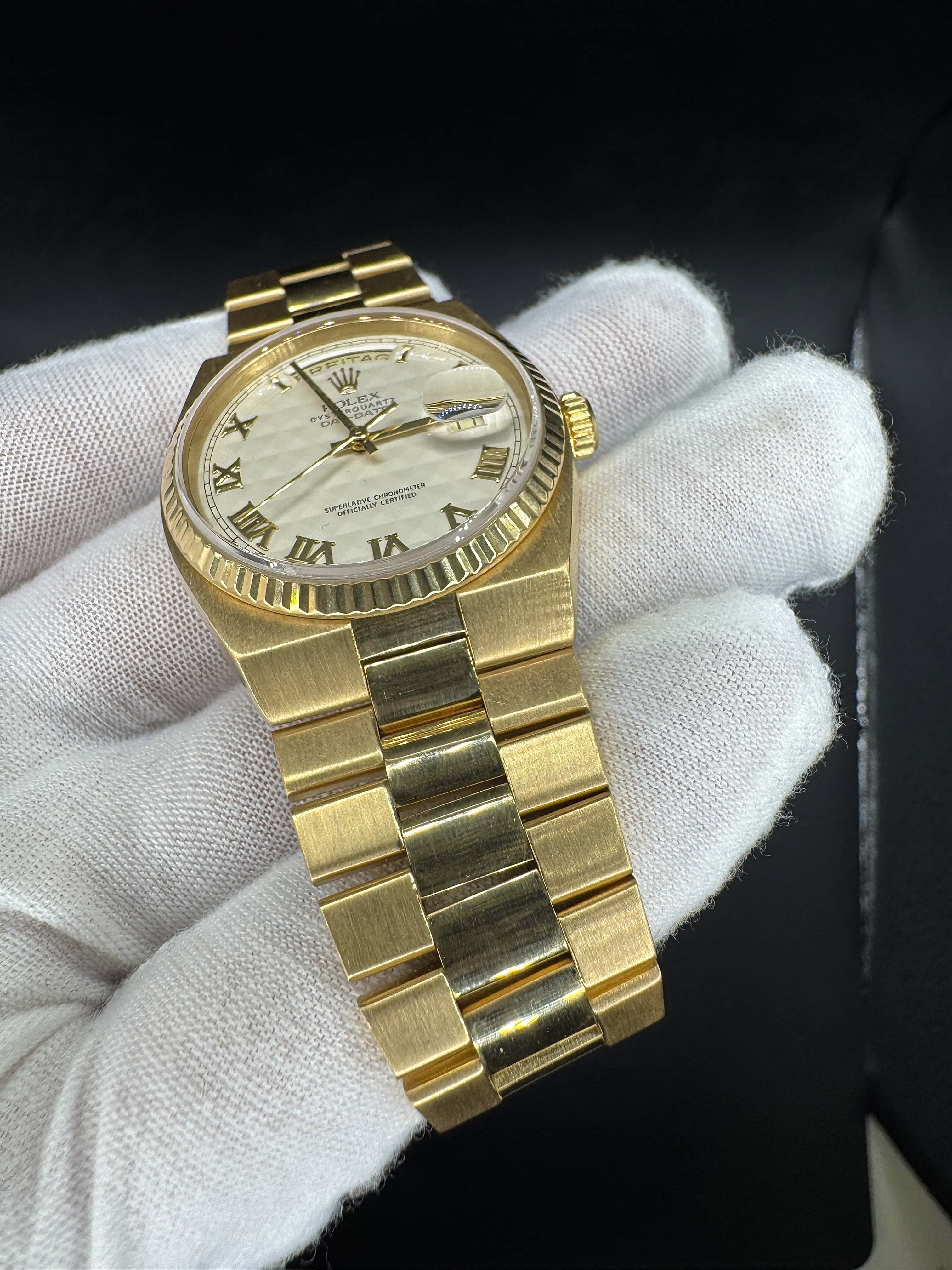 Rolex Day-Date Oysterquartz Ref. 19018 in 18 Karat Gelbgold