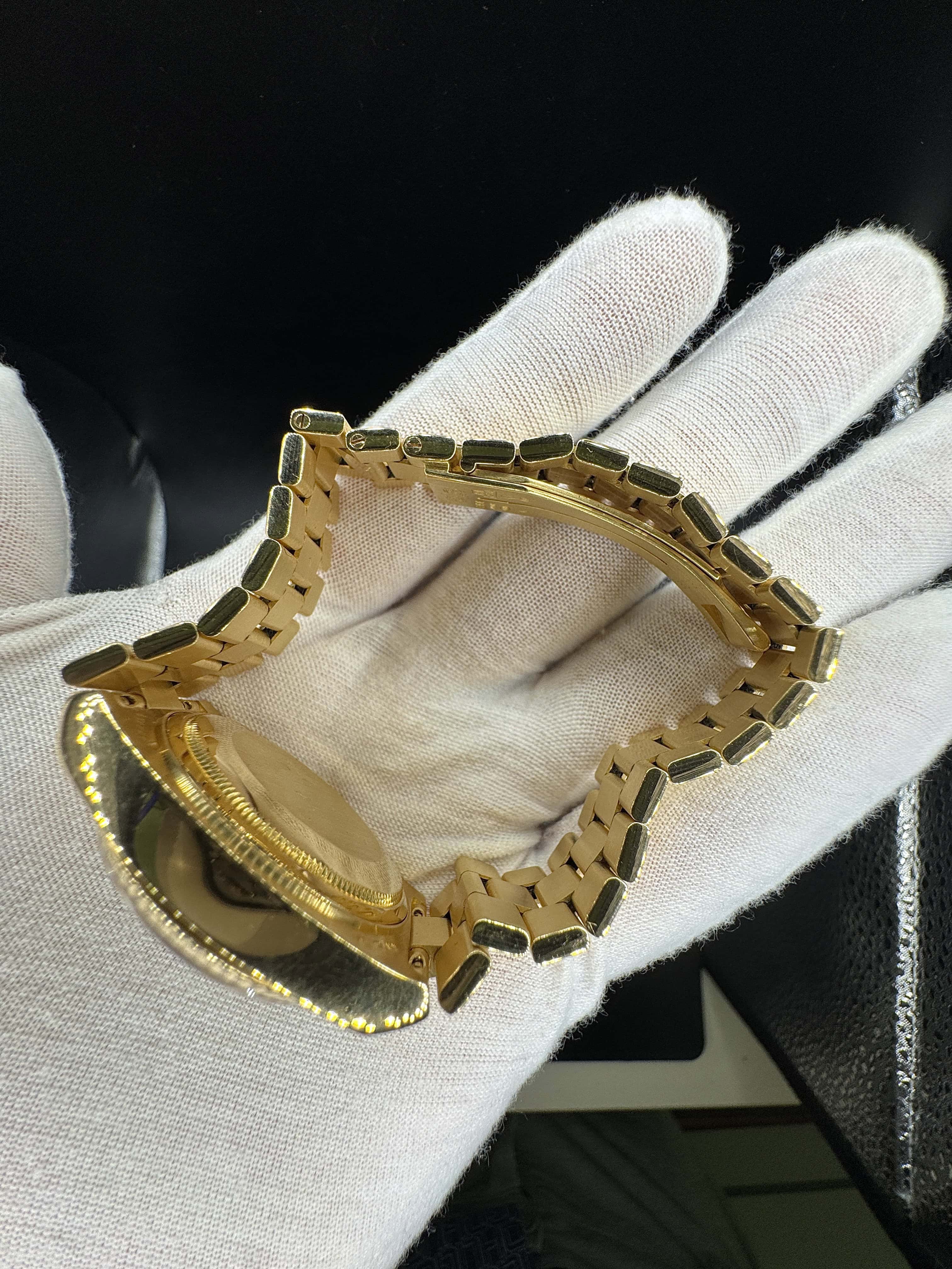 Rolex Day-Date Oysterquartz Ref. 19018 in 18 Karat Gelbgold