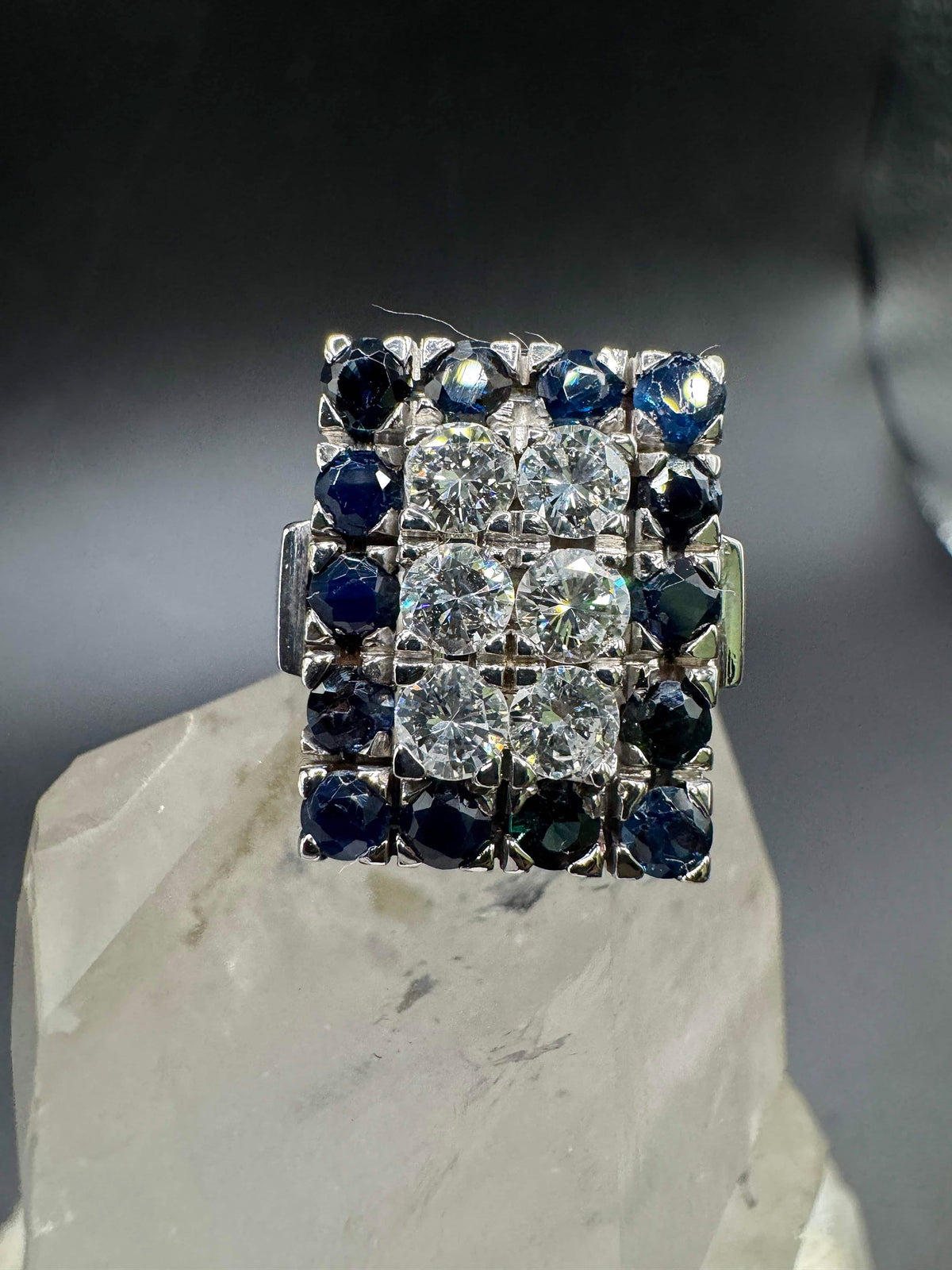 Prunkvoller Vintage Ring in 14 Karat Weißgold mit Brillanten & Saphiren