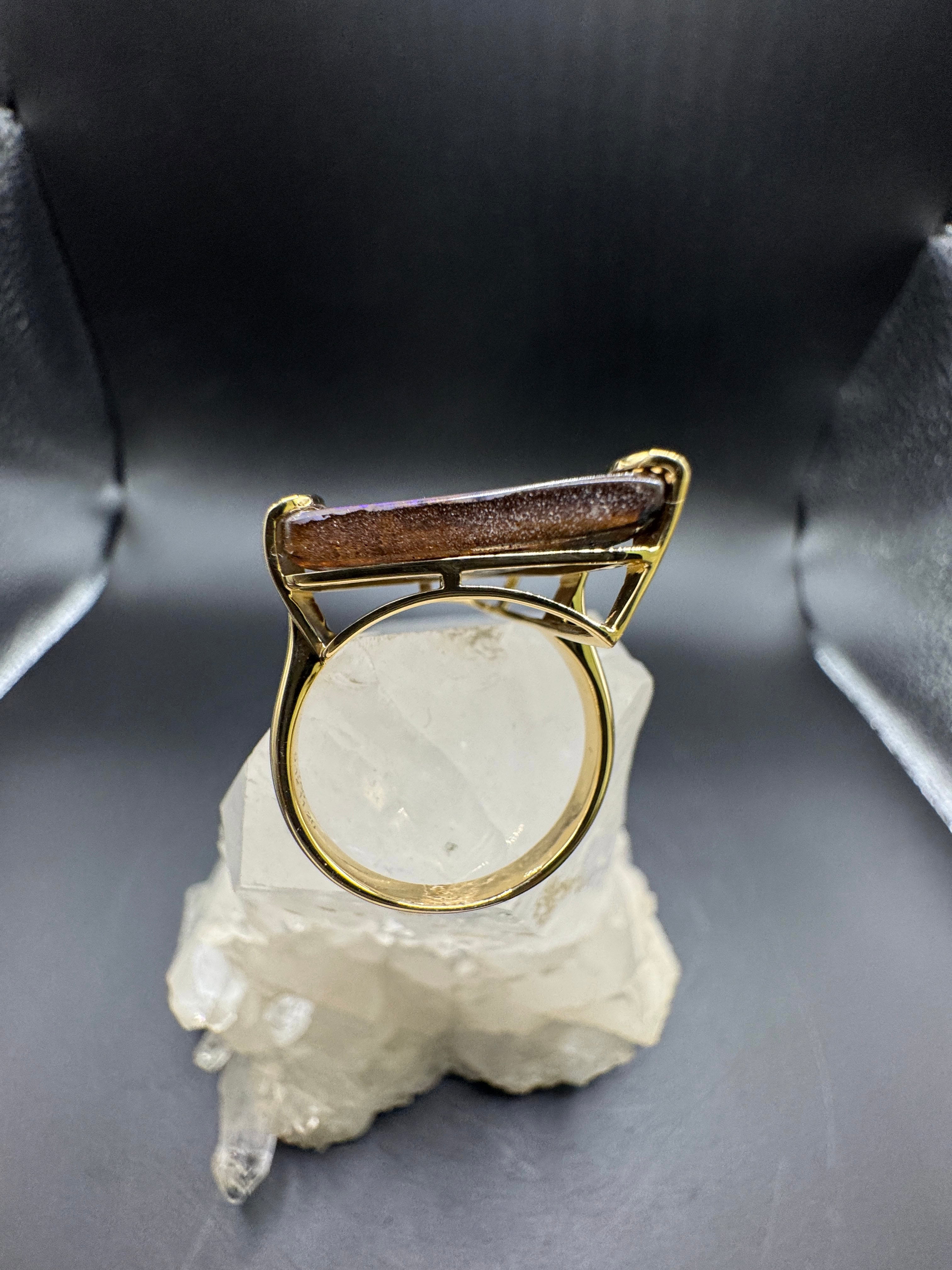 Edler Ring in 18 Karat Gelbgold mit Boulderopal & Brillanten