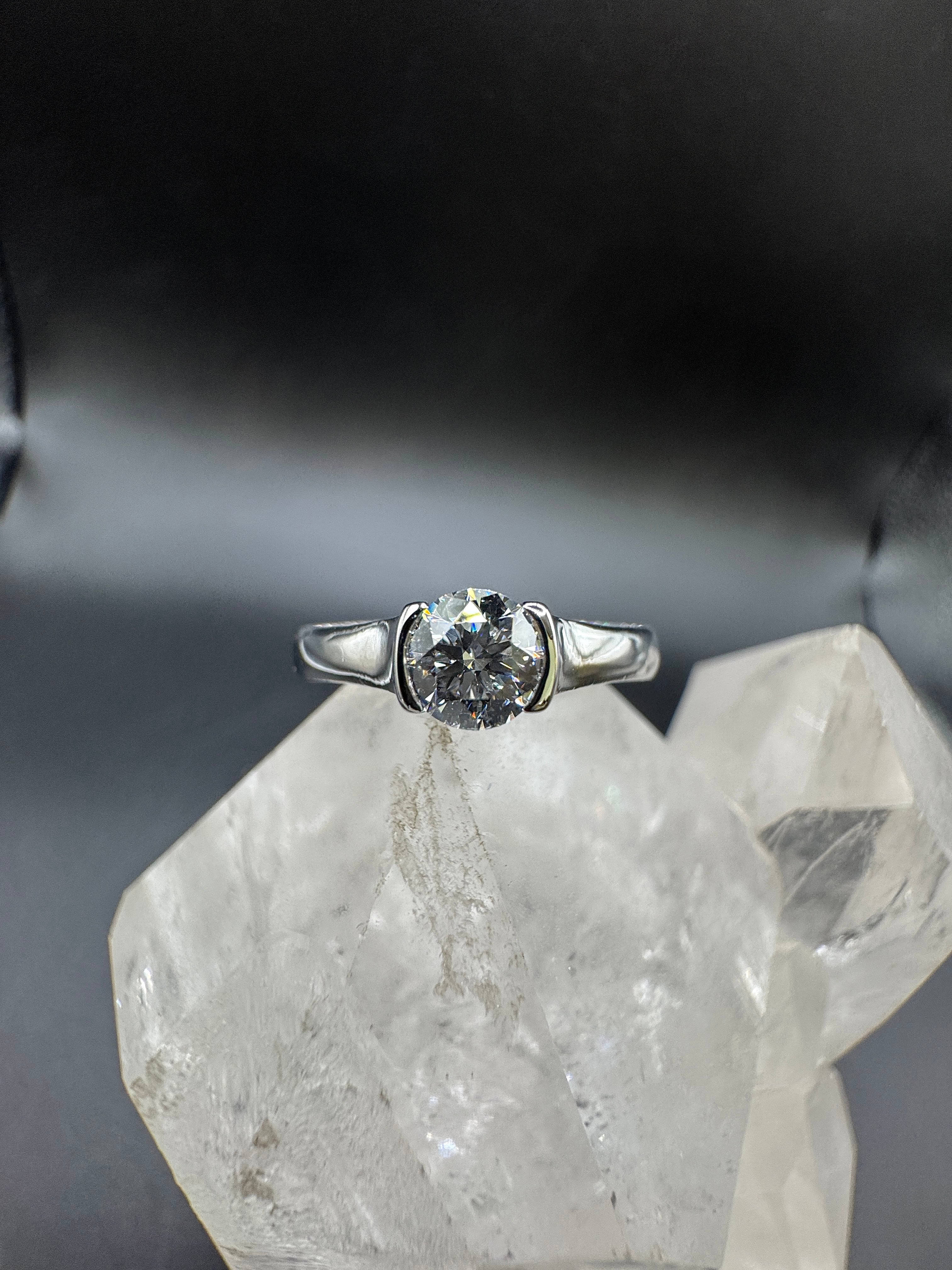 Edler Ring in 18 Karat Weißgold mit feinen Brillanten von Schaffrath
