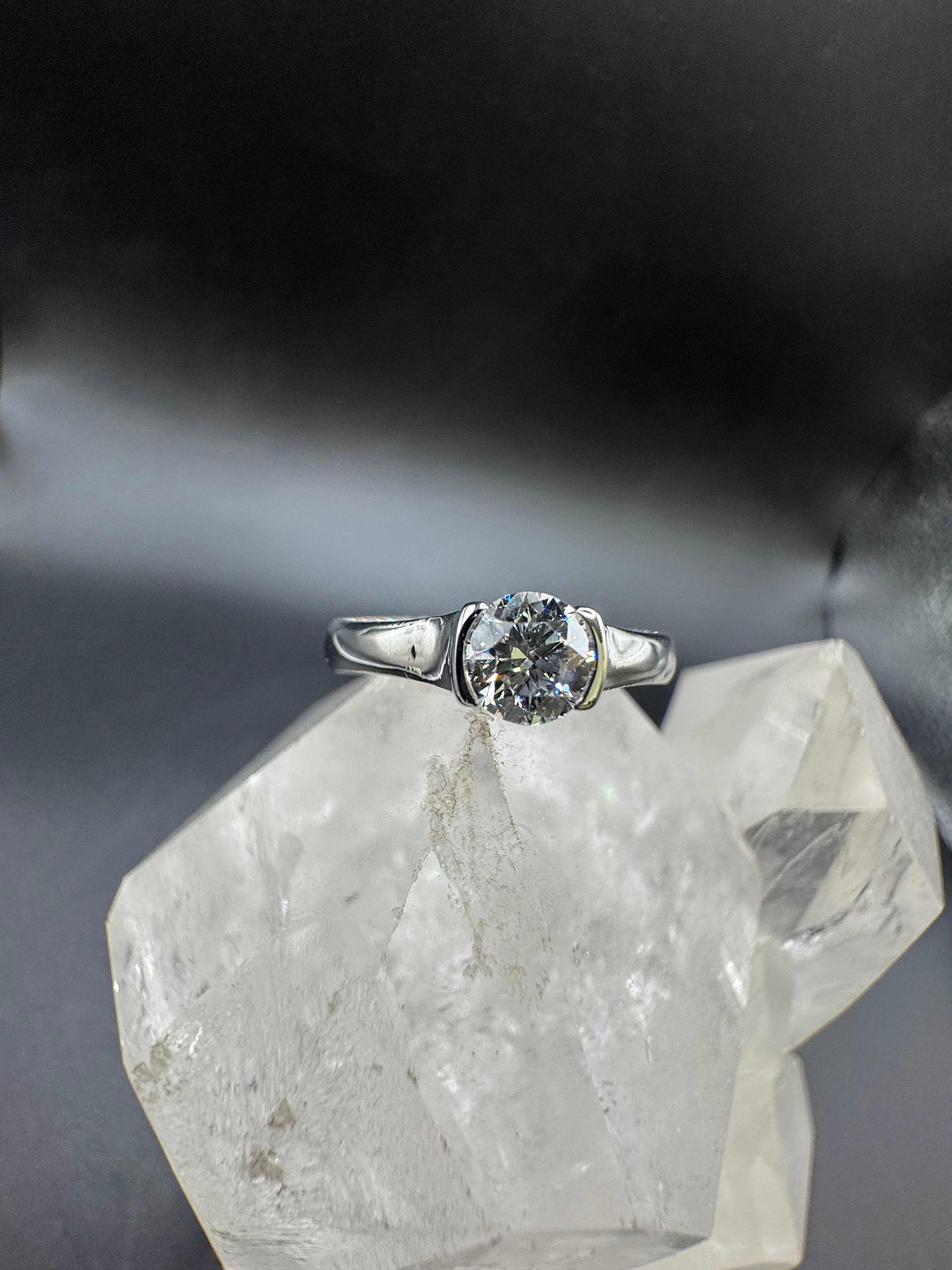 Edler Ring in 18 Karat Weißgold mit feinen Brillanten von Schaffrath