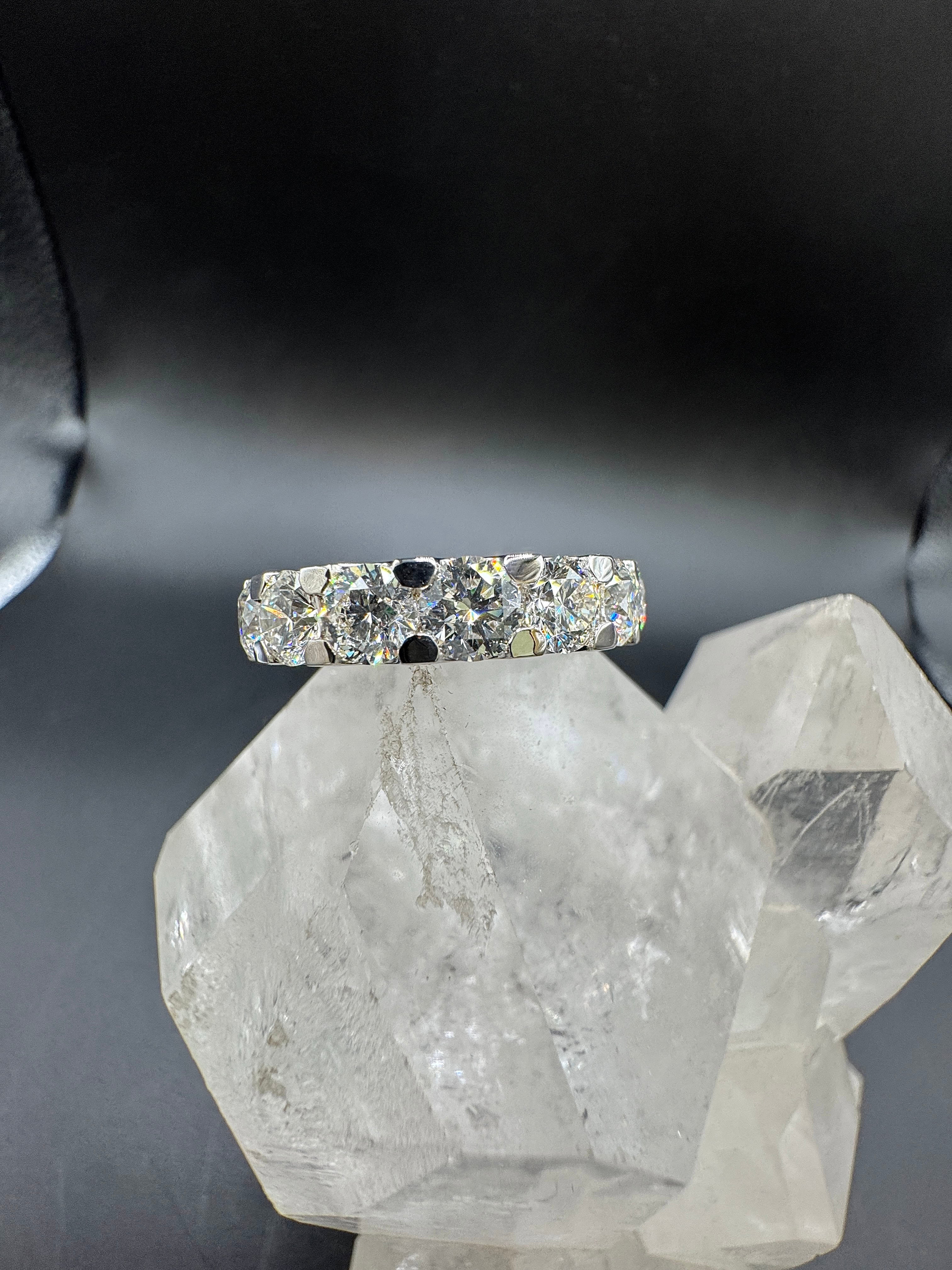 Edler Memory Ring in 18 Karat Weißgold mit 4,90 Karat hochfeinen Brillanten