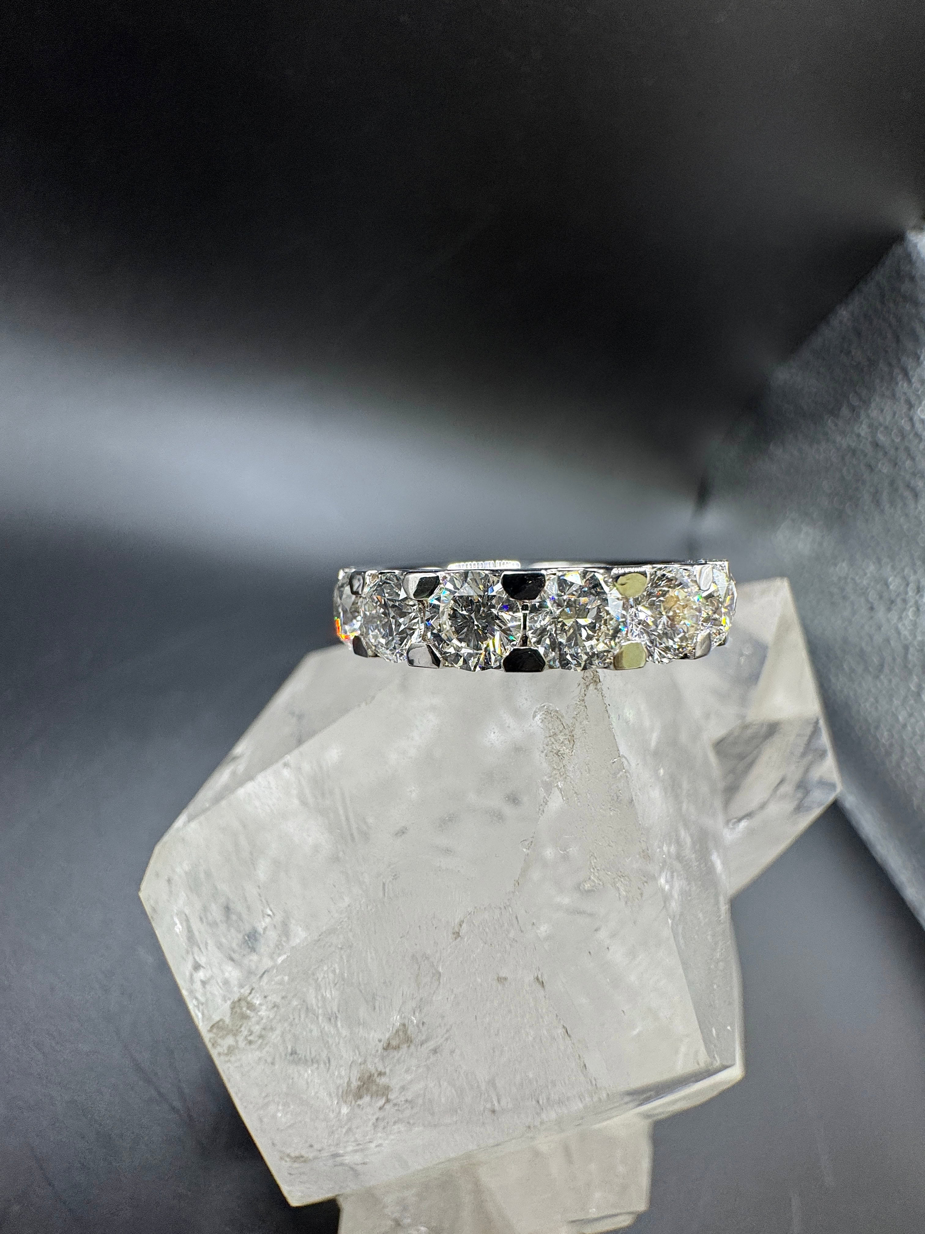 Edler Memory Ring in 18 Karat Weißgold mit 4,90 Karat hochfeinen Brillanten