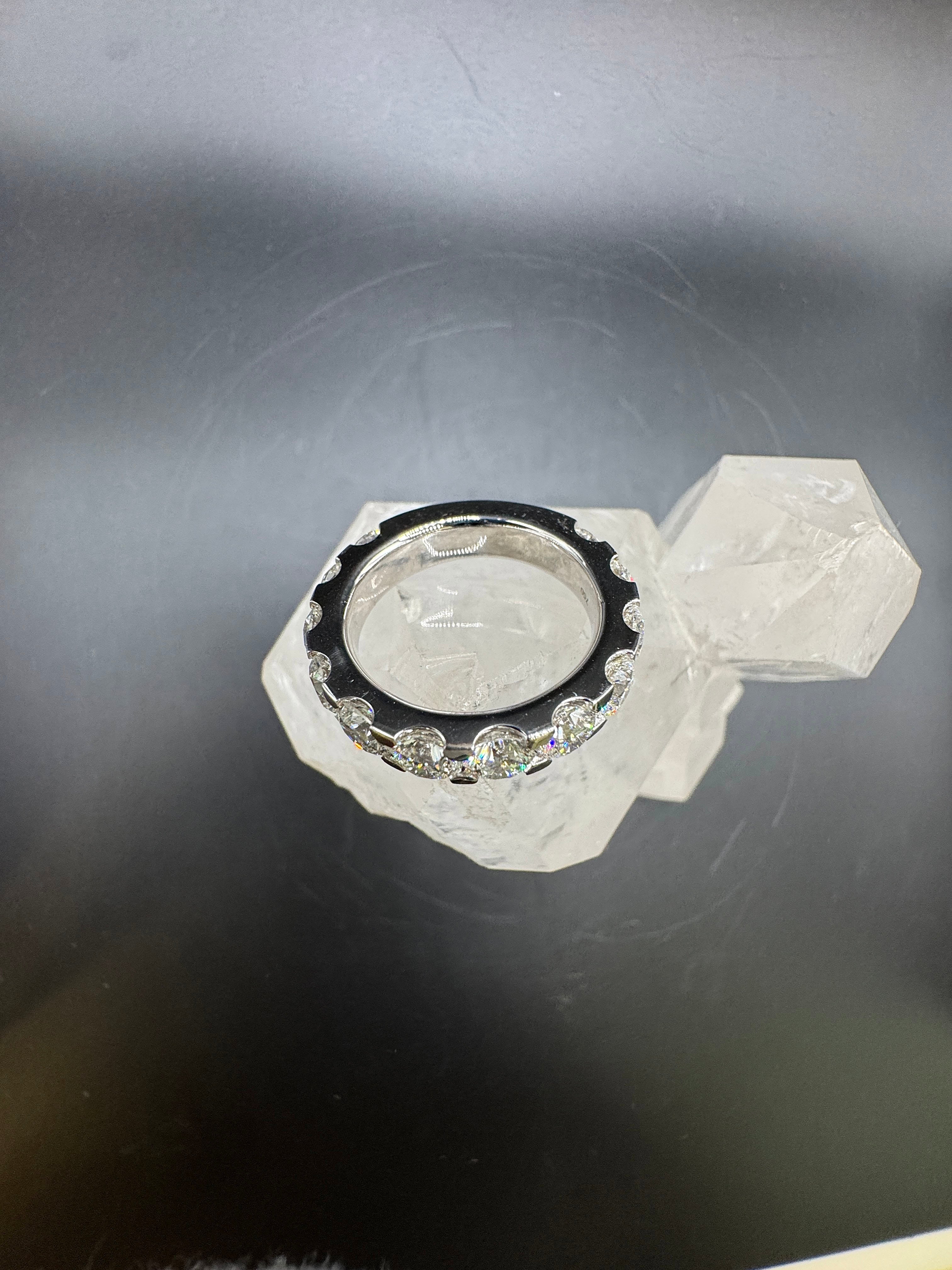 Edler Memory Ring in 18 Karat Weißgold mit 4,90 Karat hochfeinen Brillanten