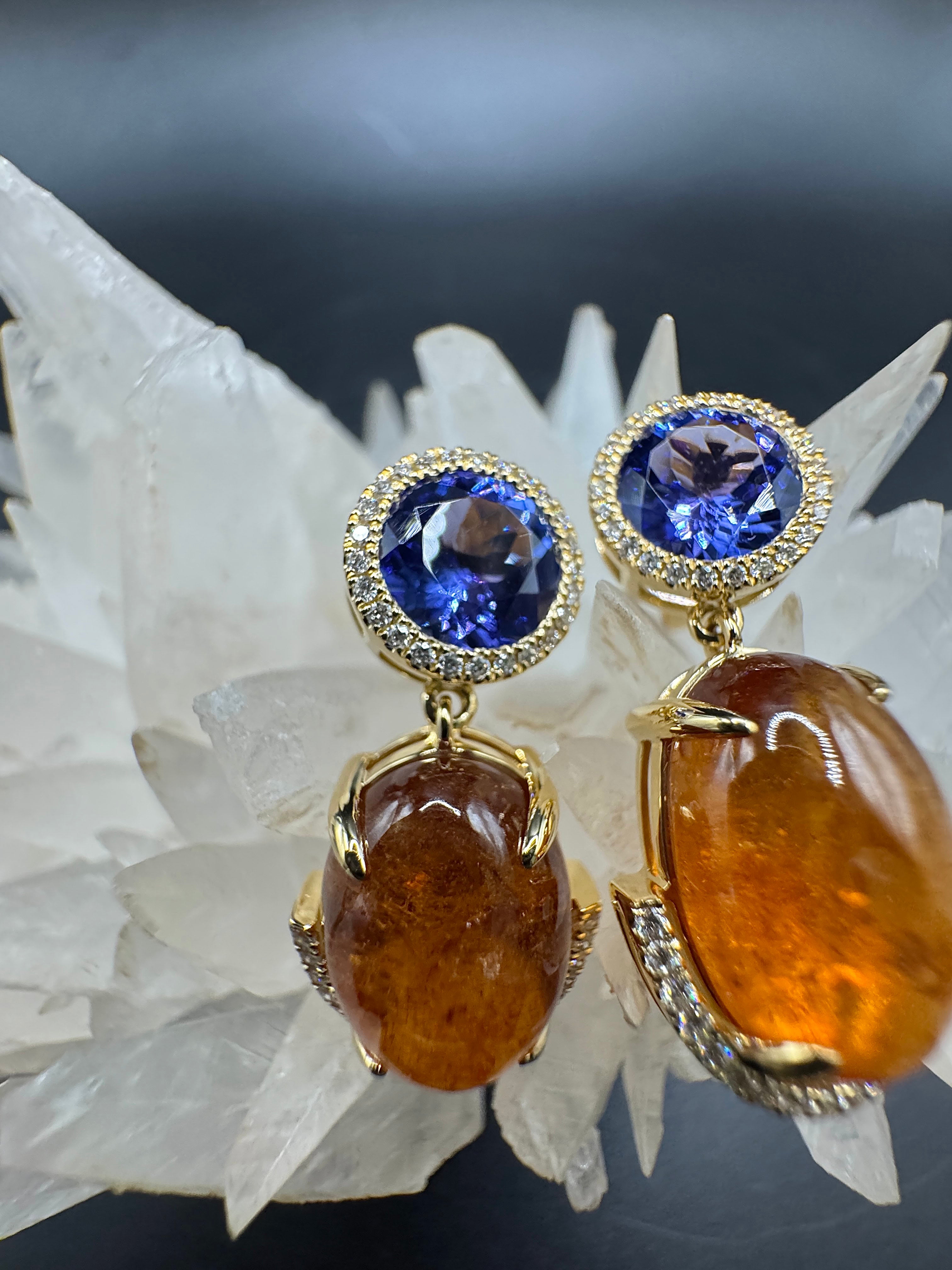 Hochwertige Ohrringe in 18 Karat Gelbgold mit Tansaniten, Mandarin-Granaten & Brillanten