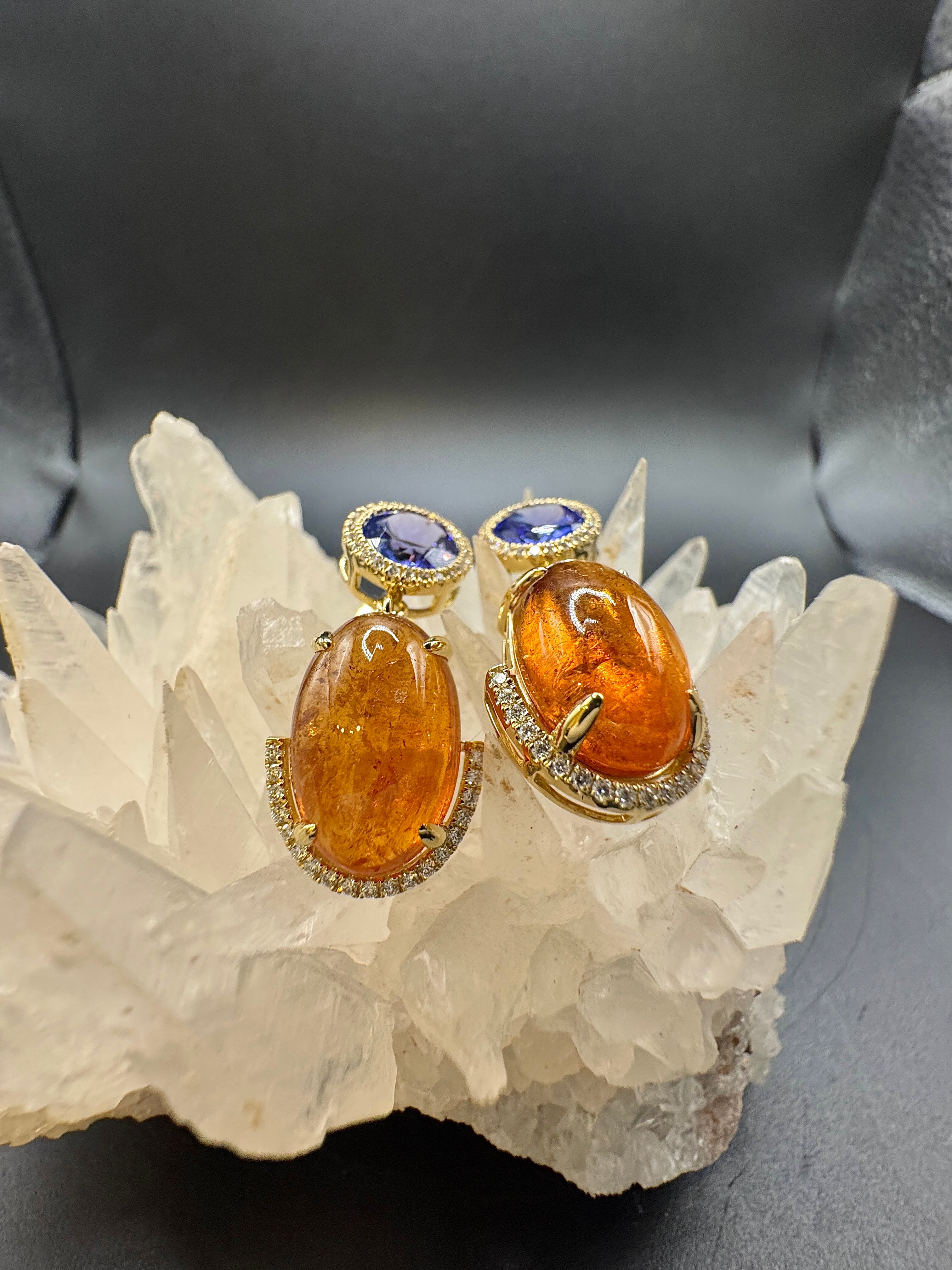 Hochwertige Ohrringe in 18 Karat Gelbgold mit Tansaniten, Mandarin-Granaten & Brillanten