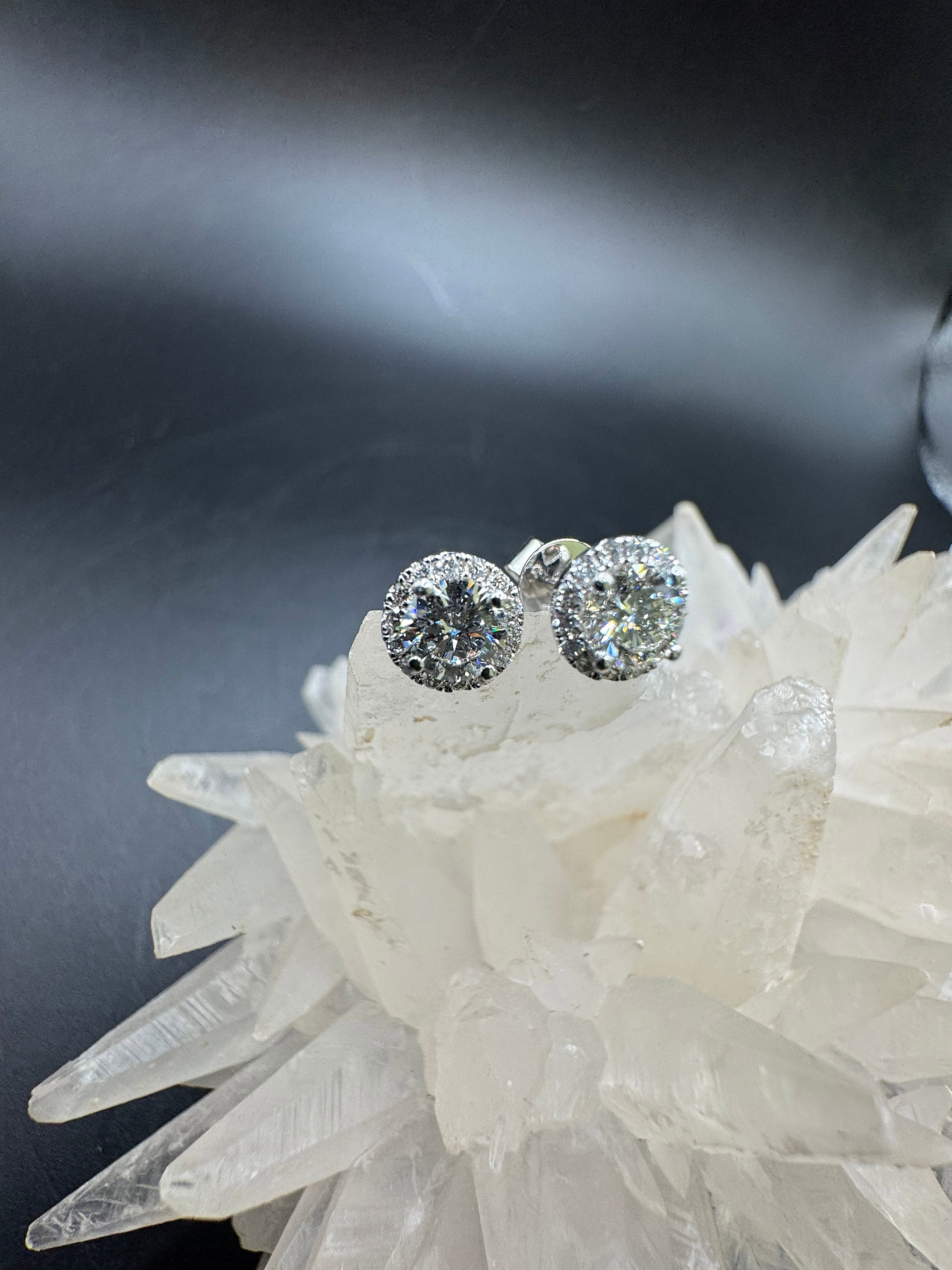 Moderne Brillantstecker in 18 Karat Weißgold mit hochfeinen Brillanten