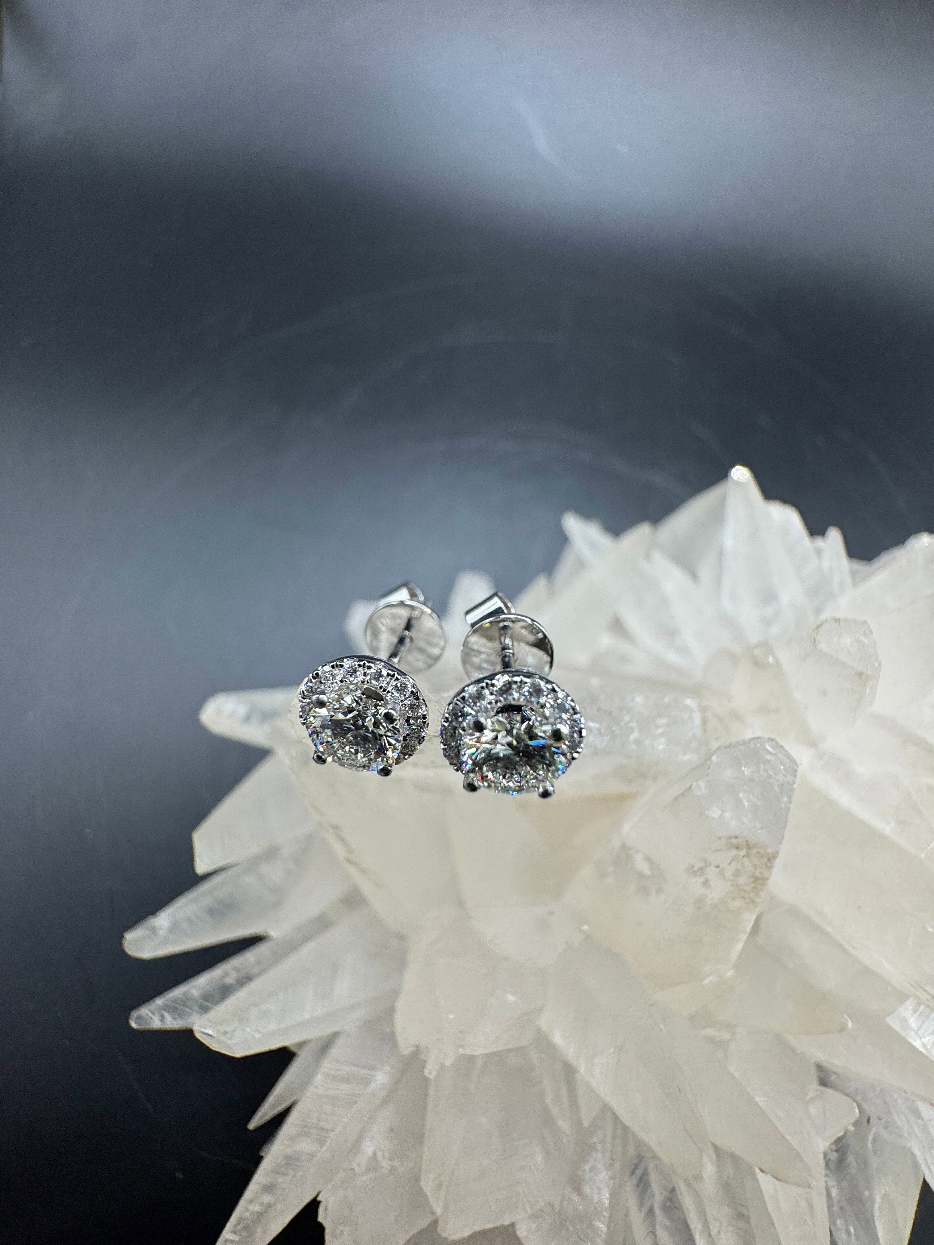 Moderne Brillantstecker in 18 Karat Weißgold mit hochfeinen Brillanten