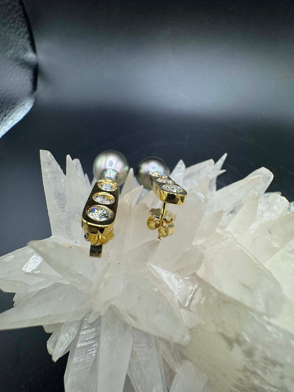 Edle Ohrringe in 18 Karat Gelbgold mit hochfeinen Brillanten & Tahitiperlen