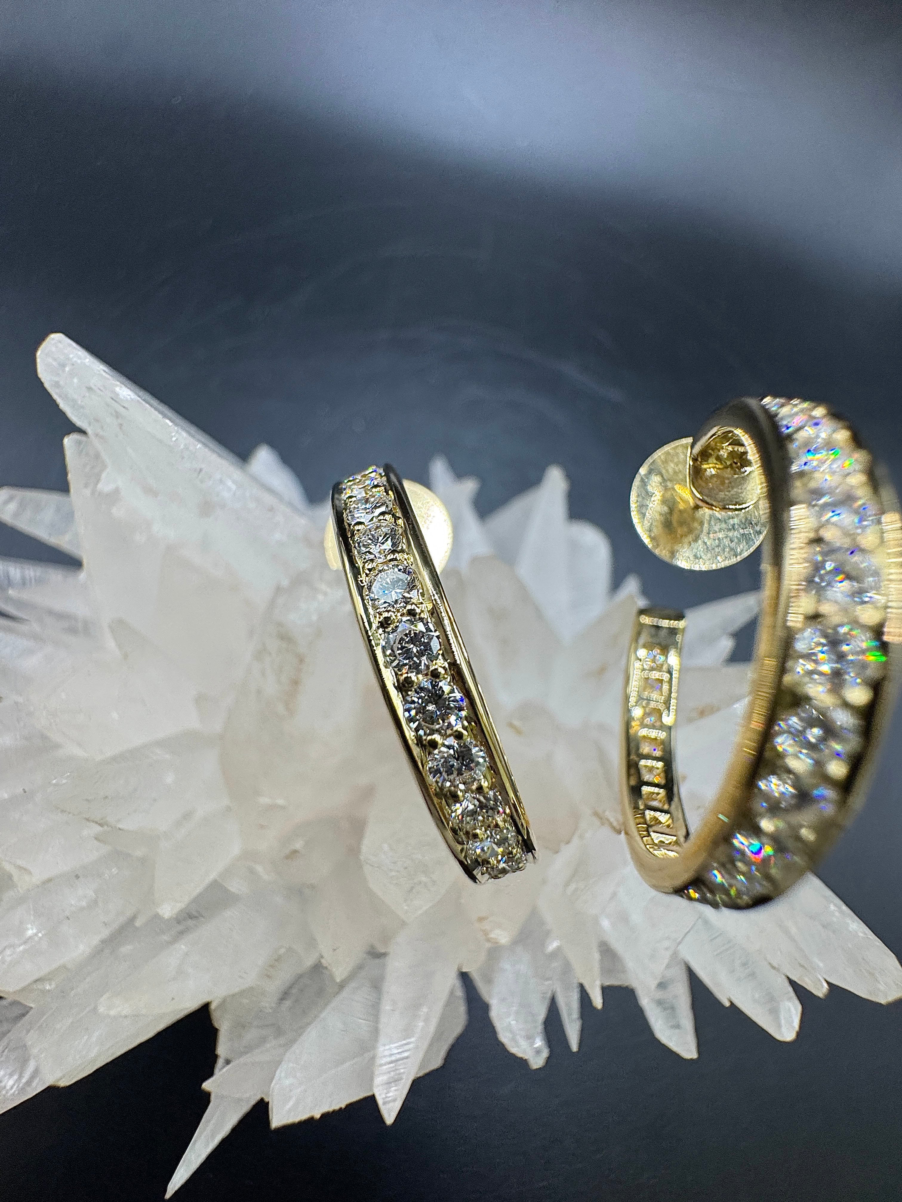 Edle Kreolen in 18 Karat Gelbgold mit 3,36 Karat hochfeinen Brillanten