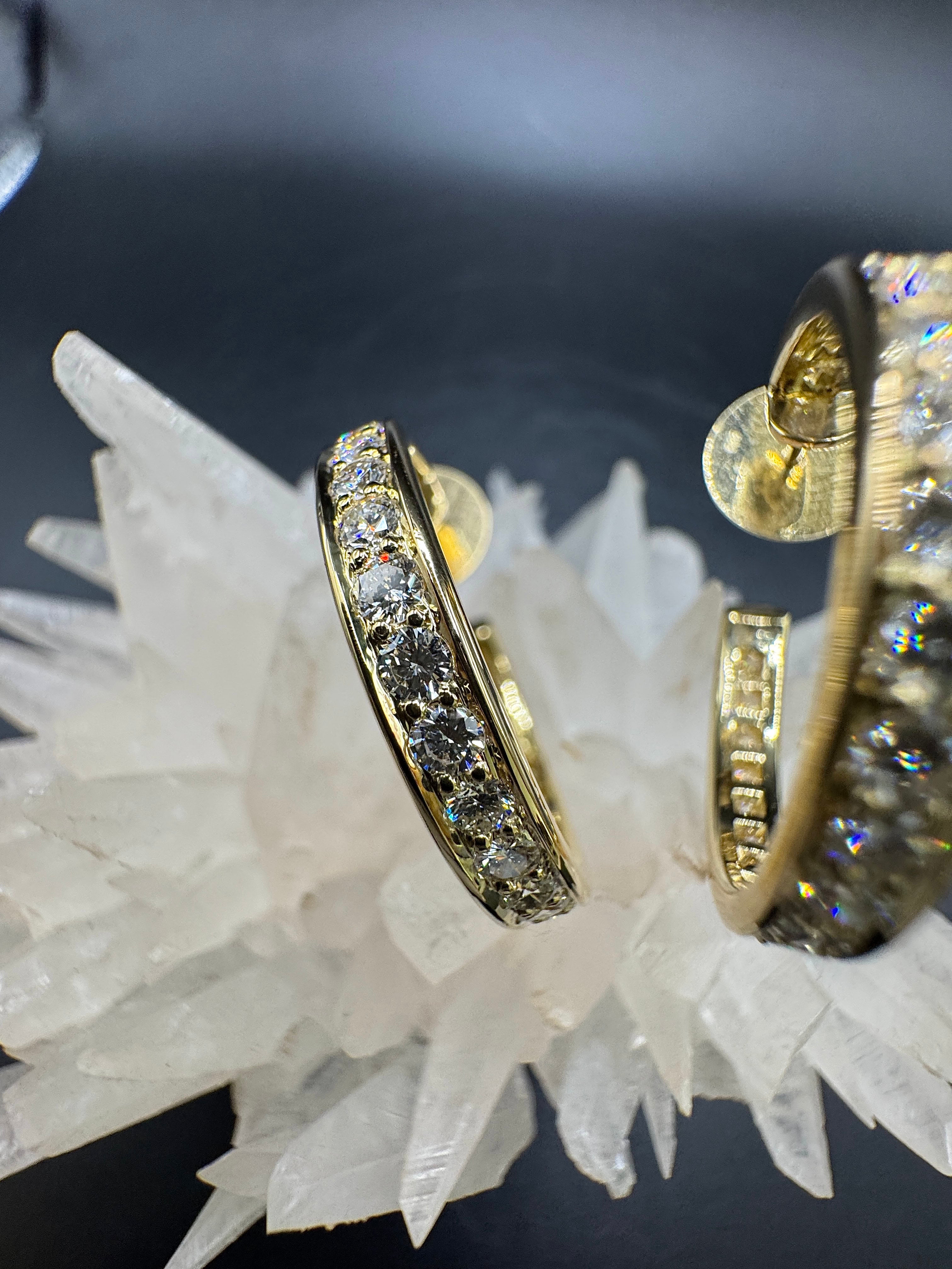 Edle Kreolen in 18 Karat Gelbgold mit 3,36 Karat hochfeinen Brillanten