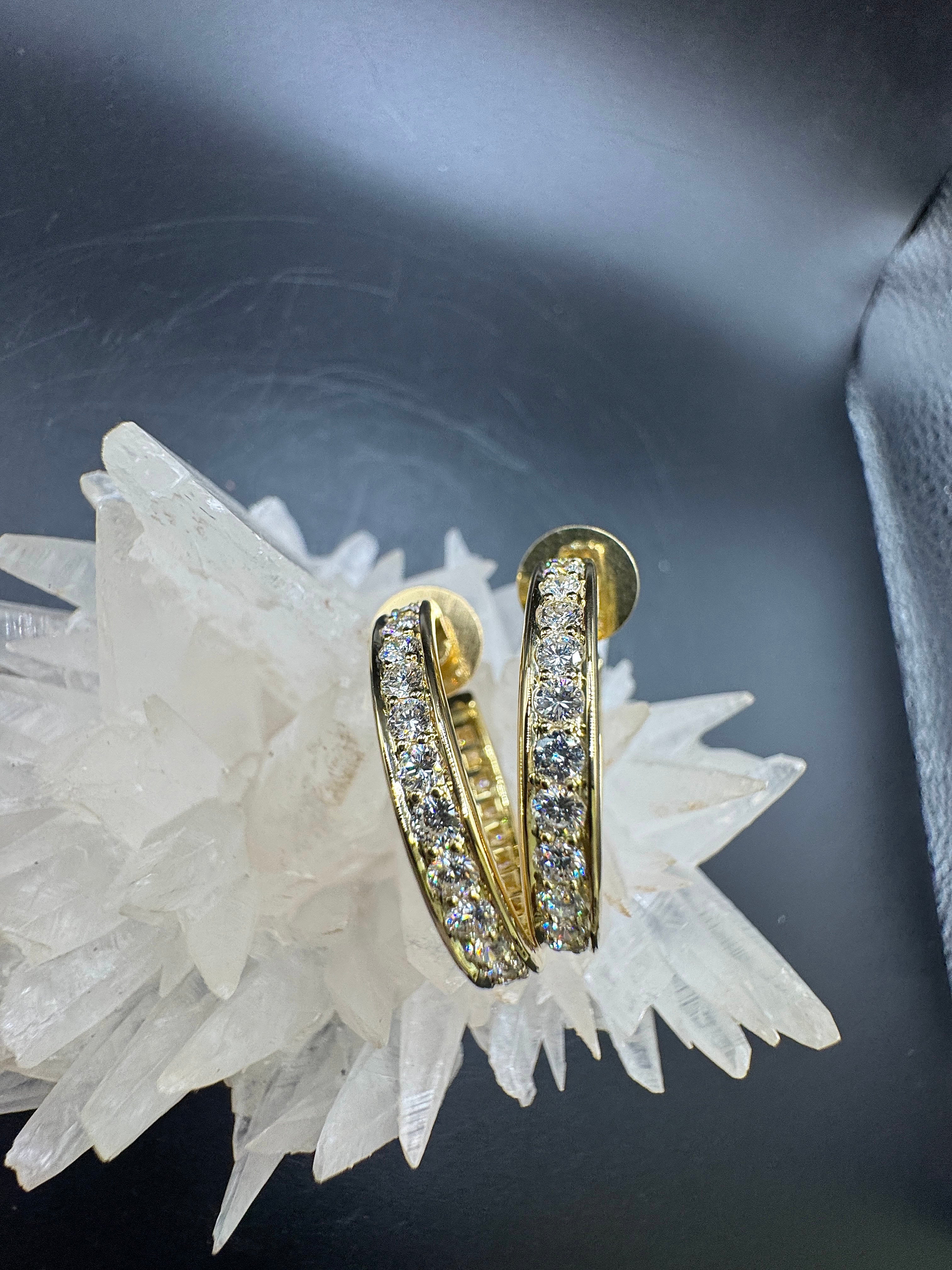 Edle Kreolen in 18 Karat Gelbgold mit 3,36 Karat hochfeinen Brillanten