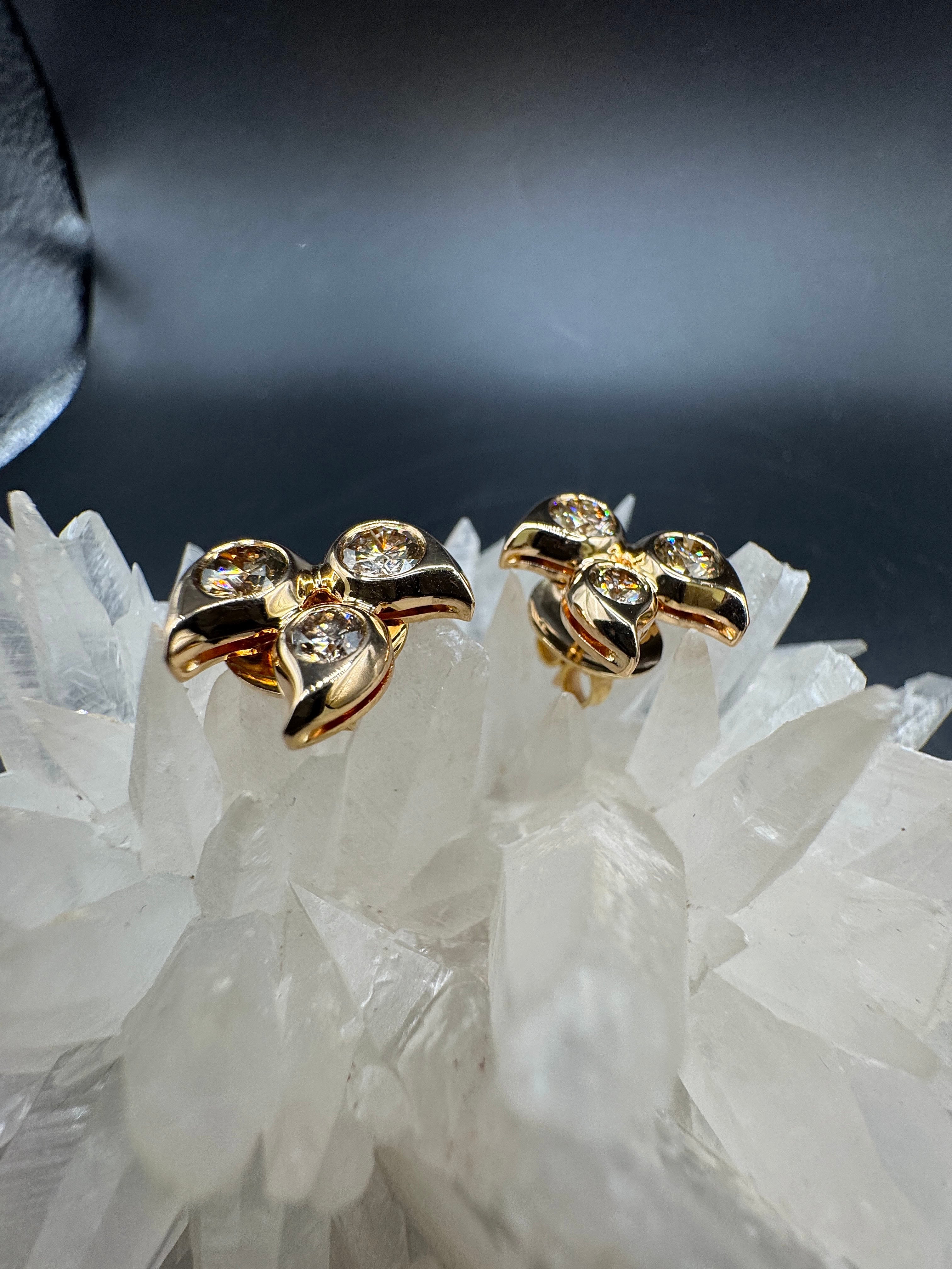 Edle Tamara Comolli Snowflake Ohrstecker in 18 Karat Roségold mit farbigen Brillanten