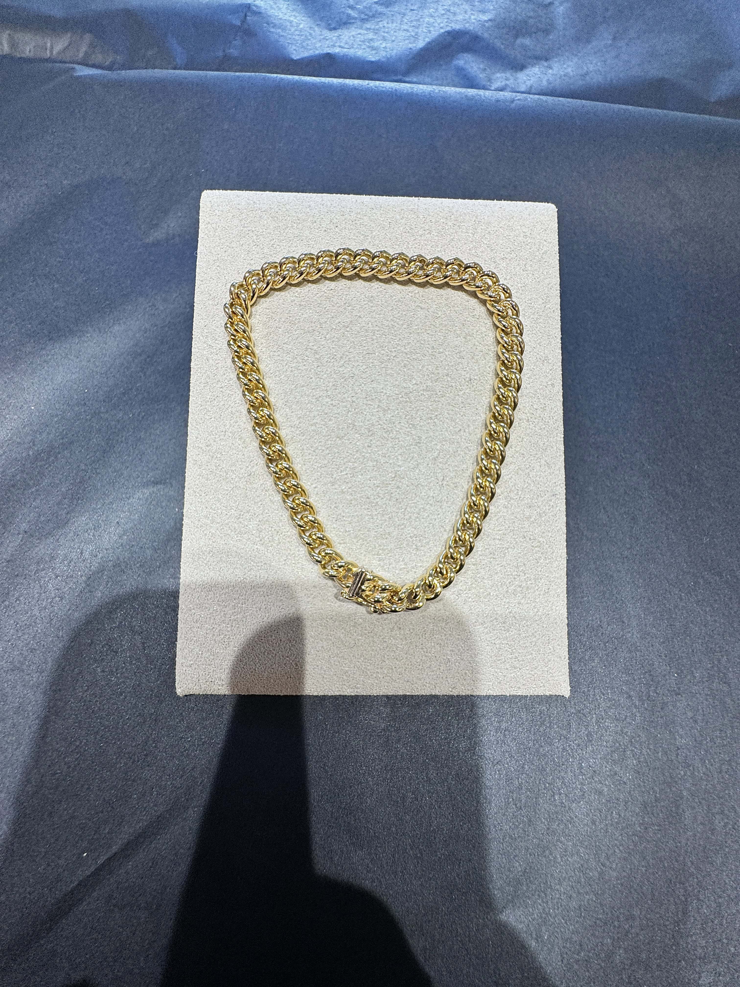 Hochwertiges Rundpanzer-Armband in 18 Karat Gelbgold