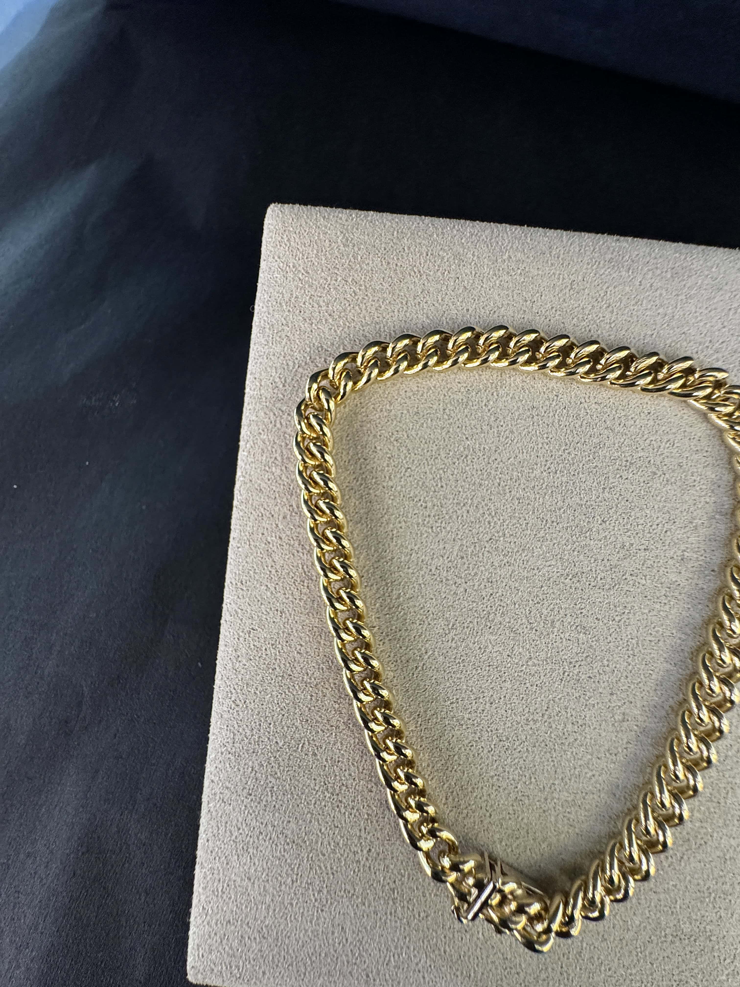 Hochwertiges Rundpanzer-Armband in 18 Karat Gelbgold