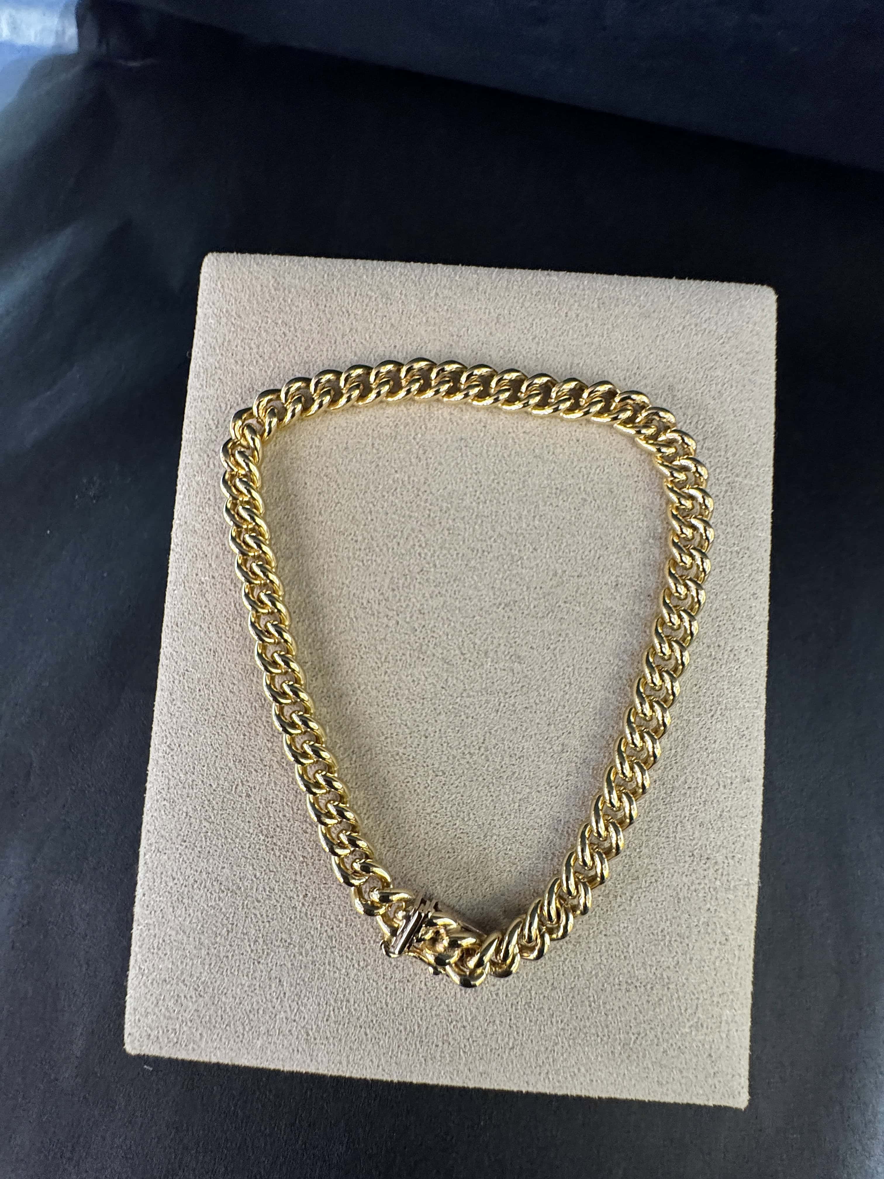 Hochwertiges Rundpanzer-Armband in 18 Karat Gelbgold