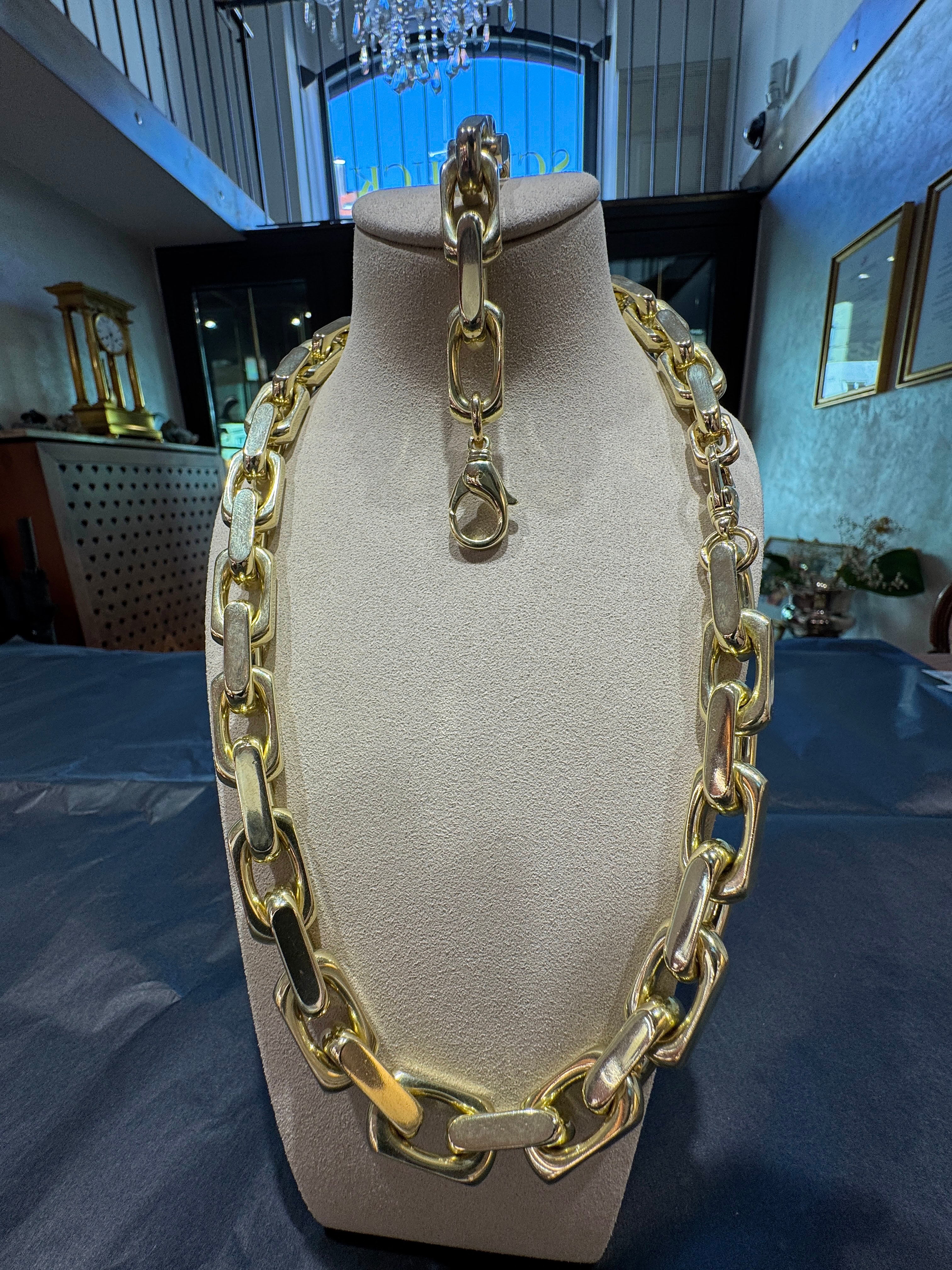 Diamantierte Ankerkette mit Armband in 14 Karat Gelbgold - über 500 Gramm Gold (PREIS AUF ANFRAGE)