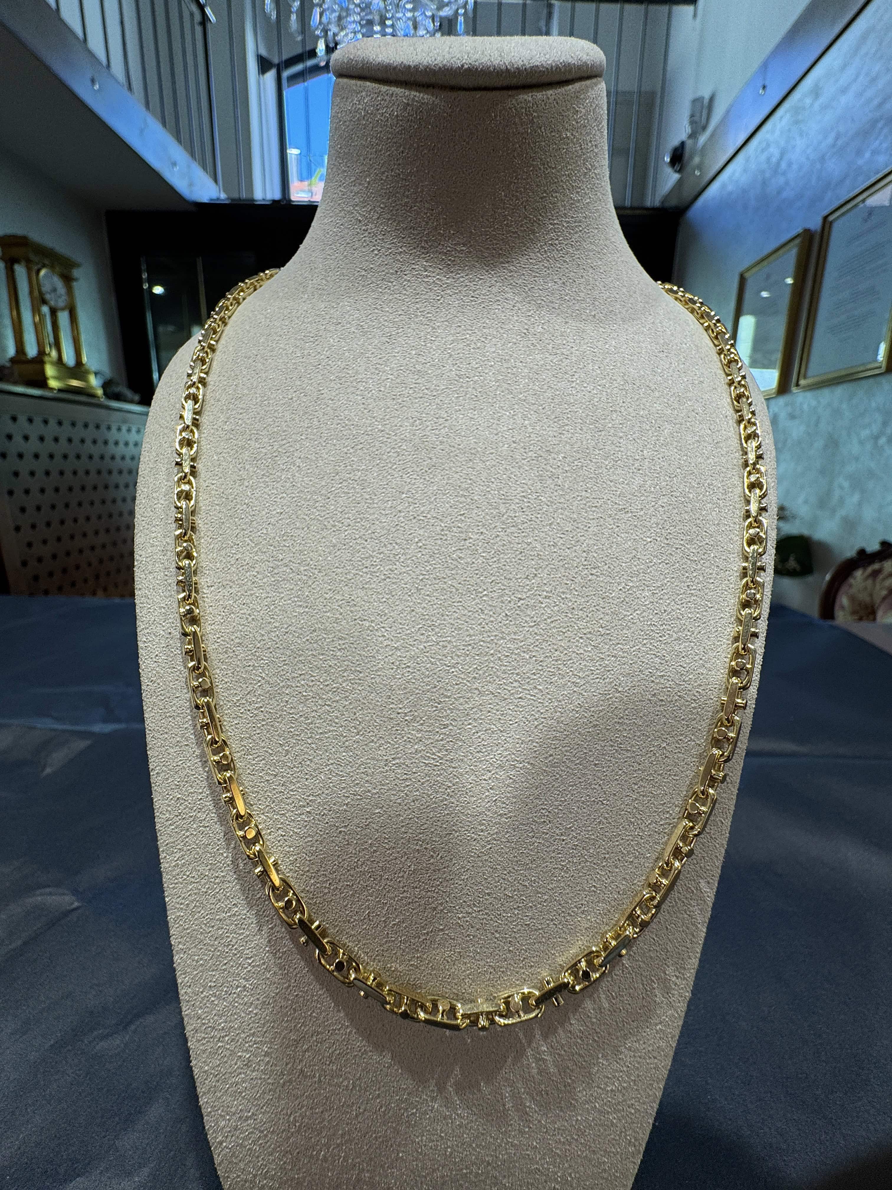 Ausgefallene Halskette in 18 Karat Gelbgold mit Karabinerverschluss