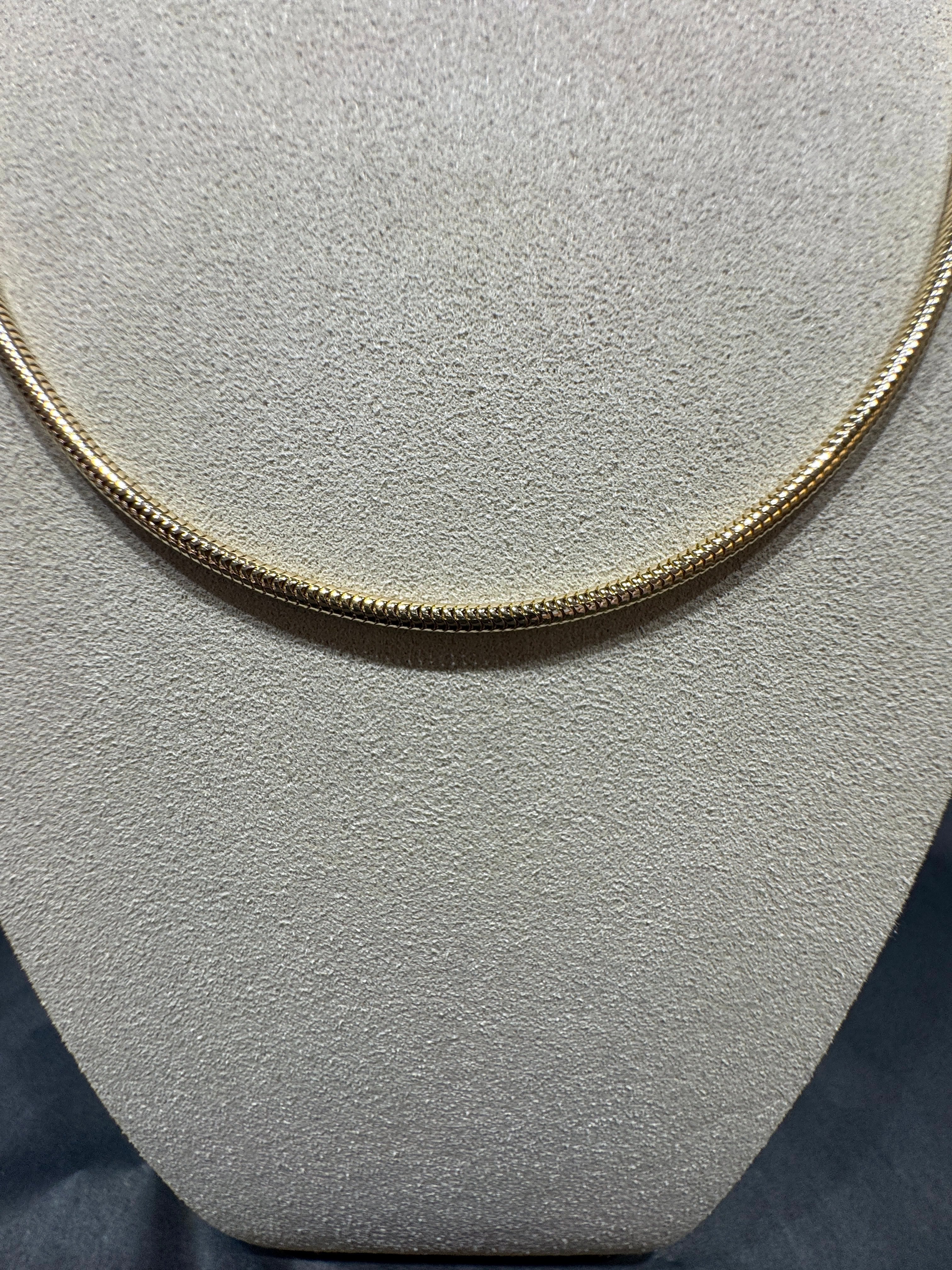 Edle Schlangenkette in 14 Karat Gelbgold mit Karabinerverschluss