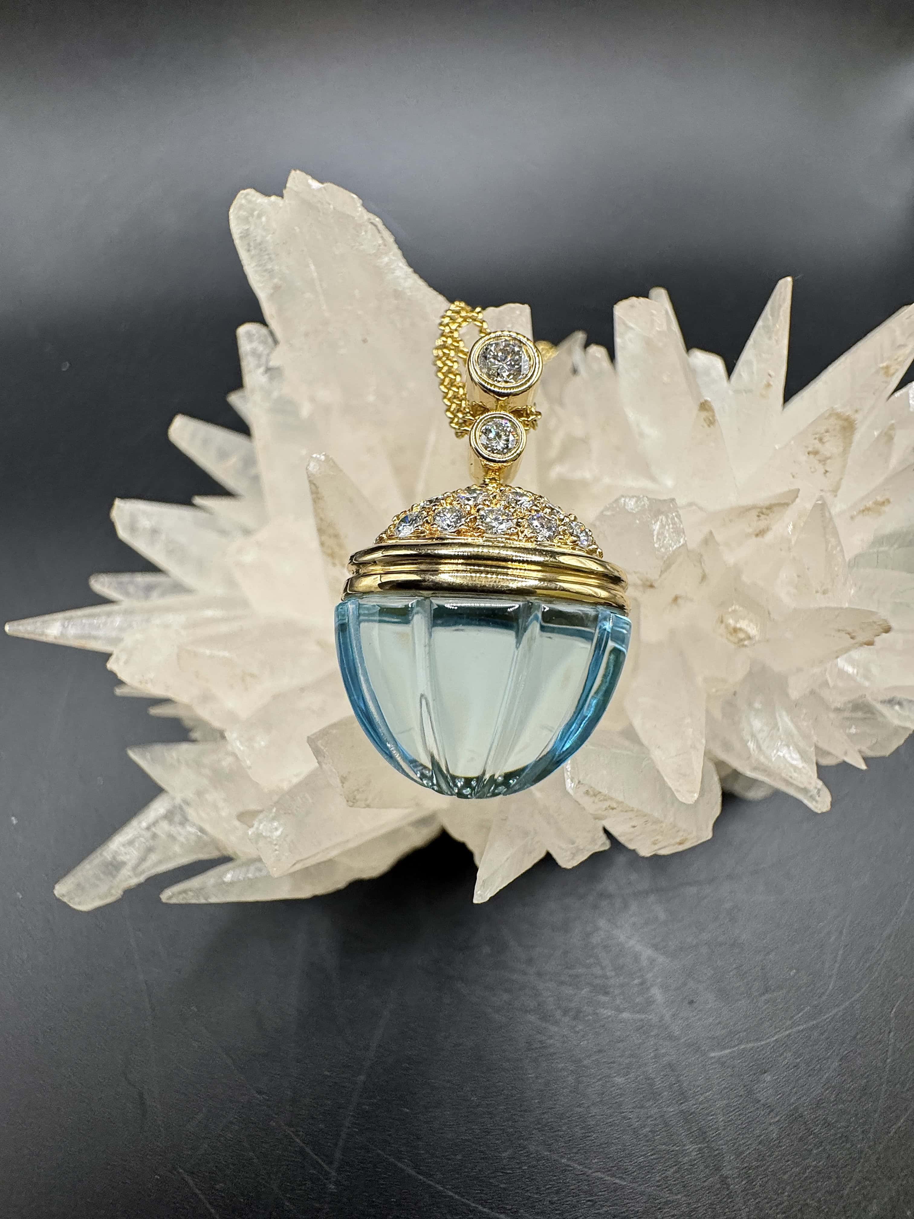 Eleganter Anhänger in 18 Karat Gelbgold mit Topas & Brillanten von Lüth Bijoux