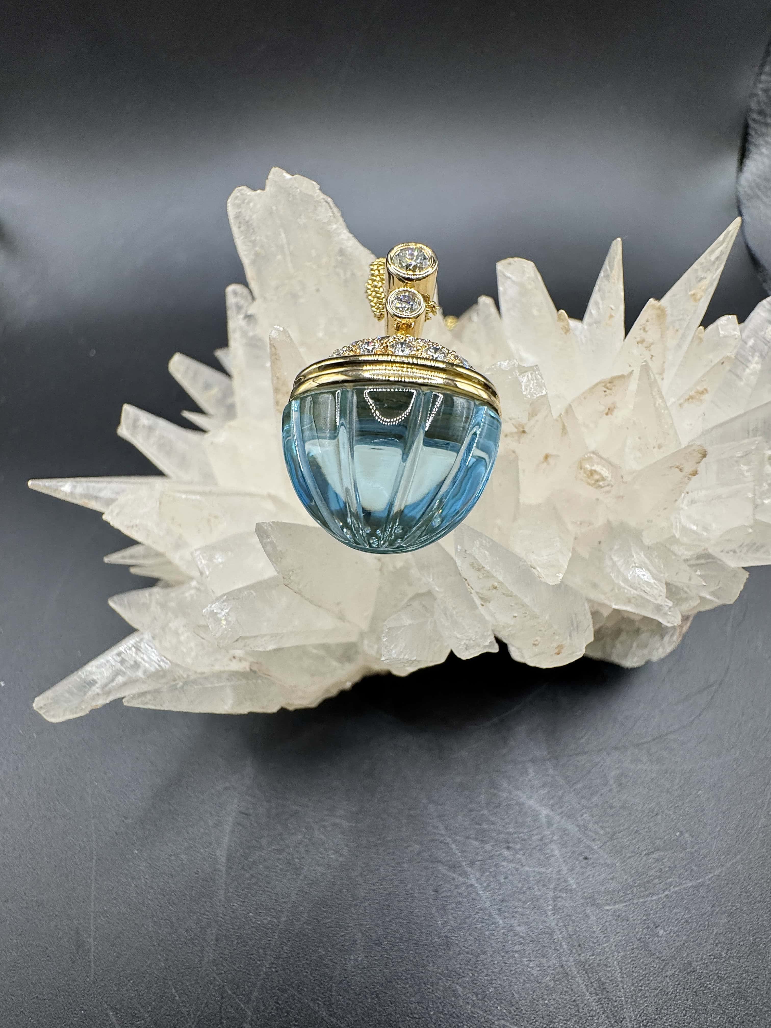 Eleganter Anhänger in 18 Karat Gelbgold mit Topas & Brillanten von Lüth Bijoux